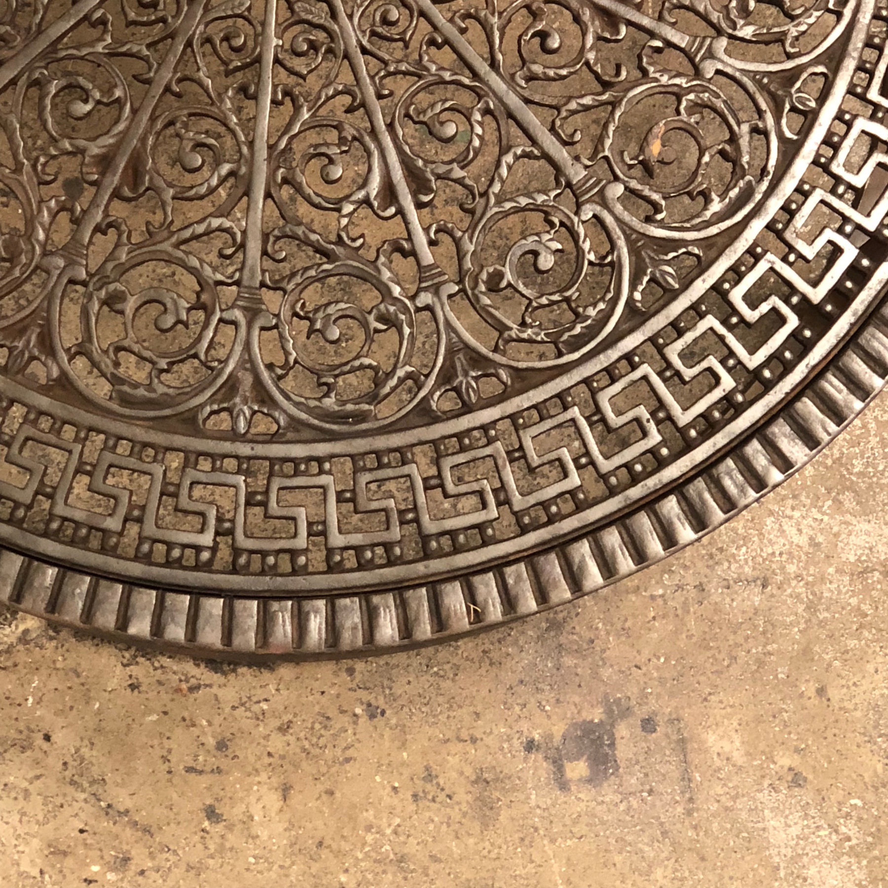 castiron-coffee-table0001