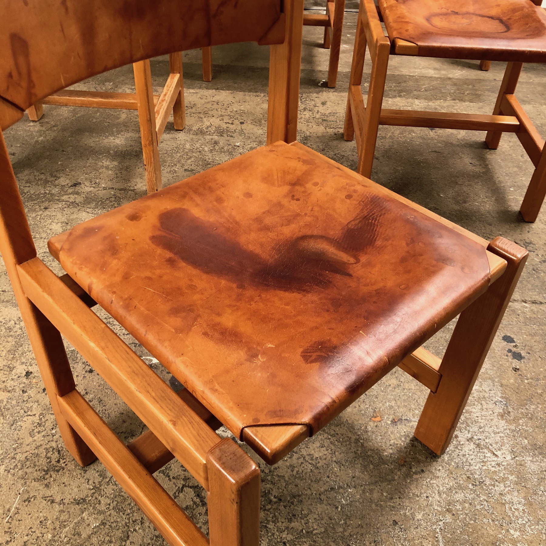 maison-regain-chairs0003