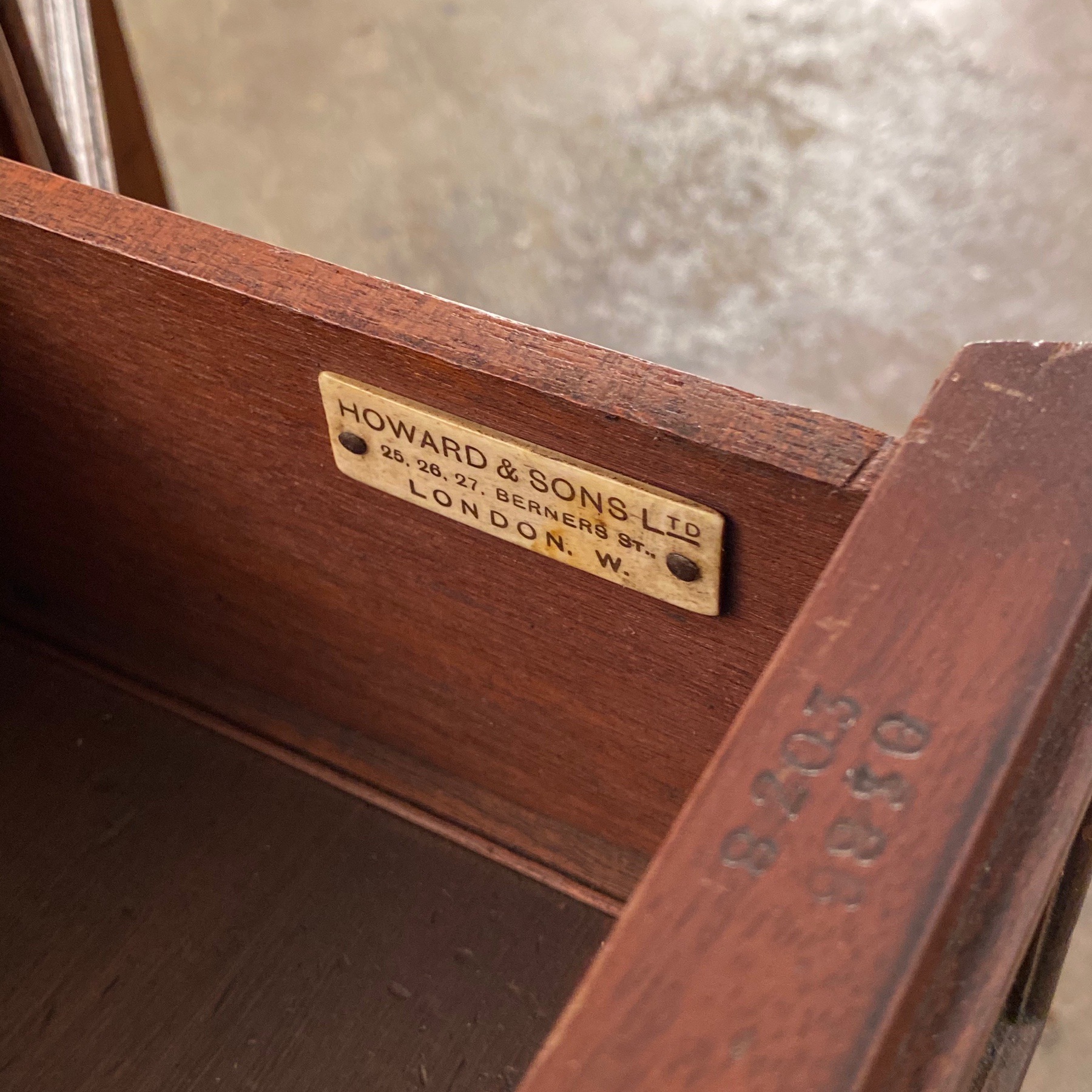 howard-and-sons- table0011