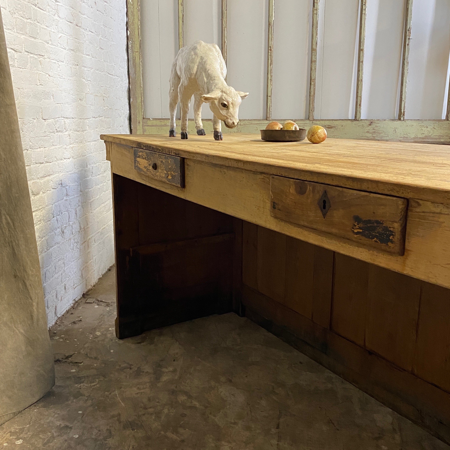 large-painted-counter0008