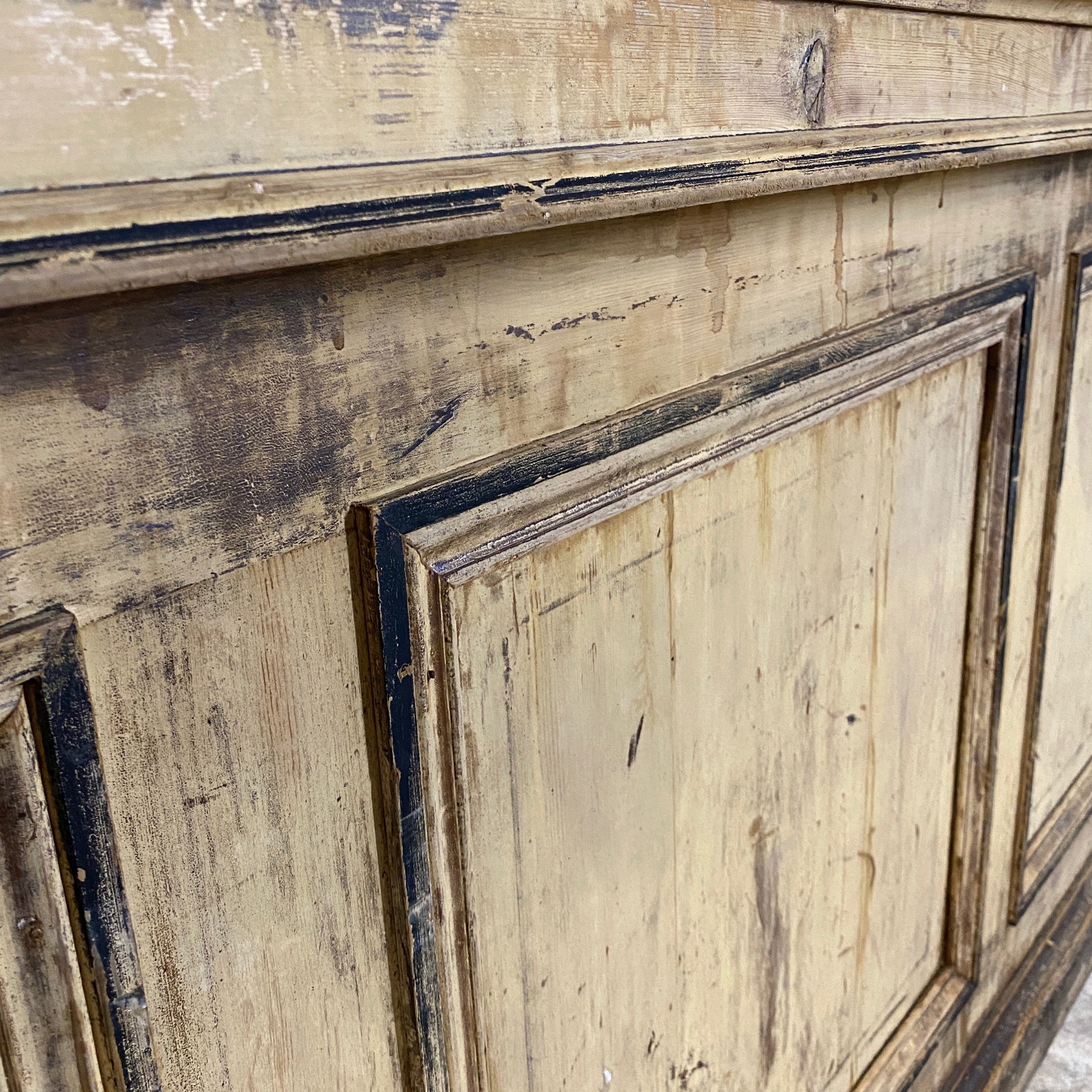 large-painted-counter0011