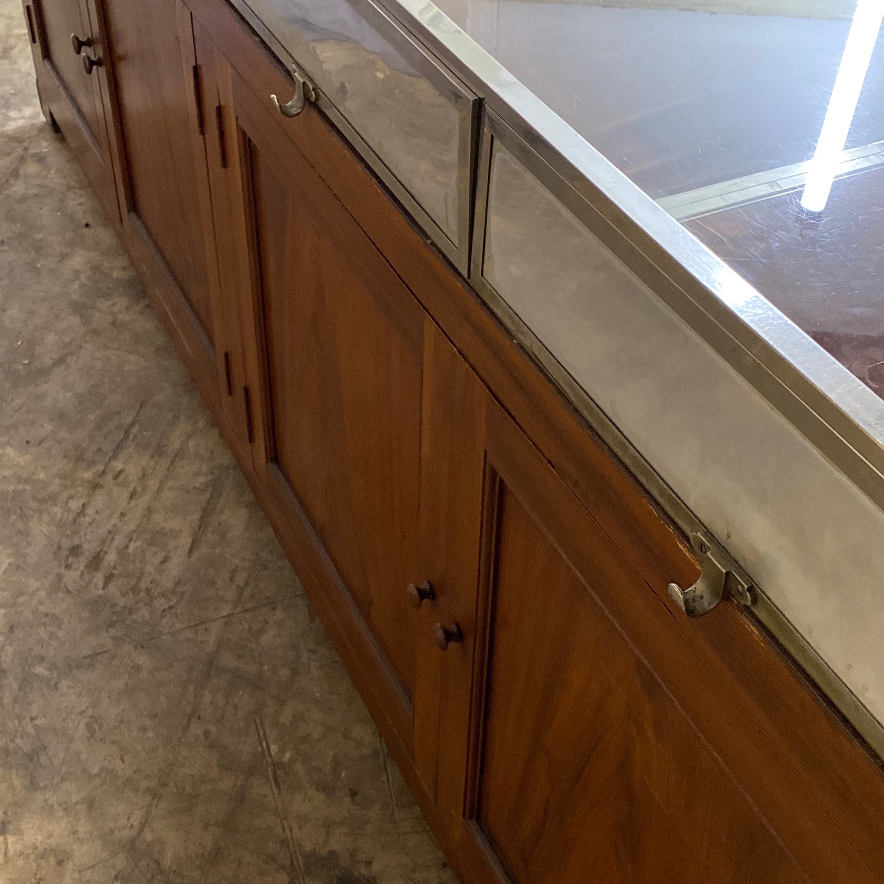 large-shop-counter0004