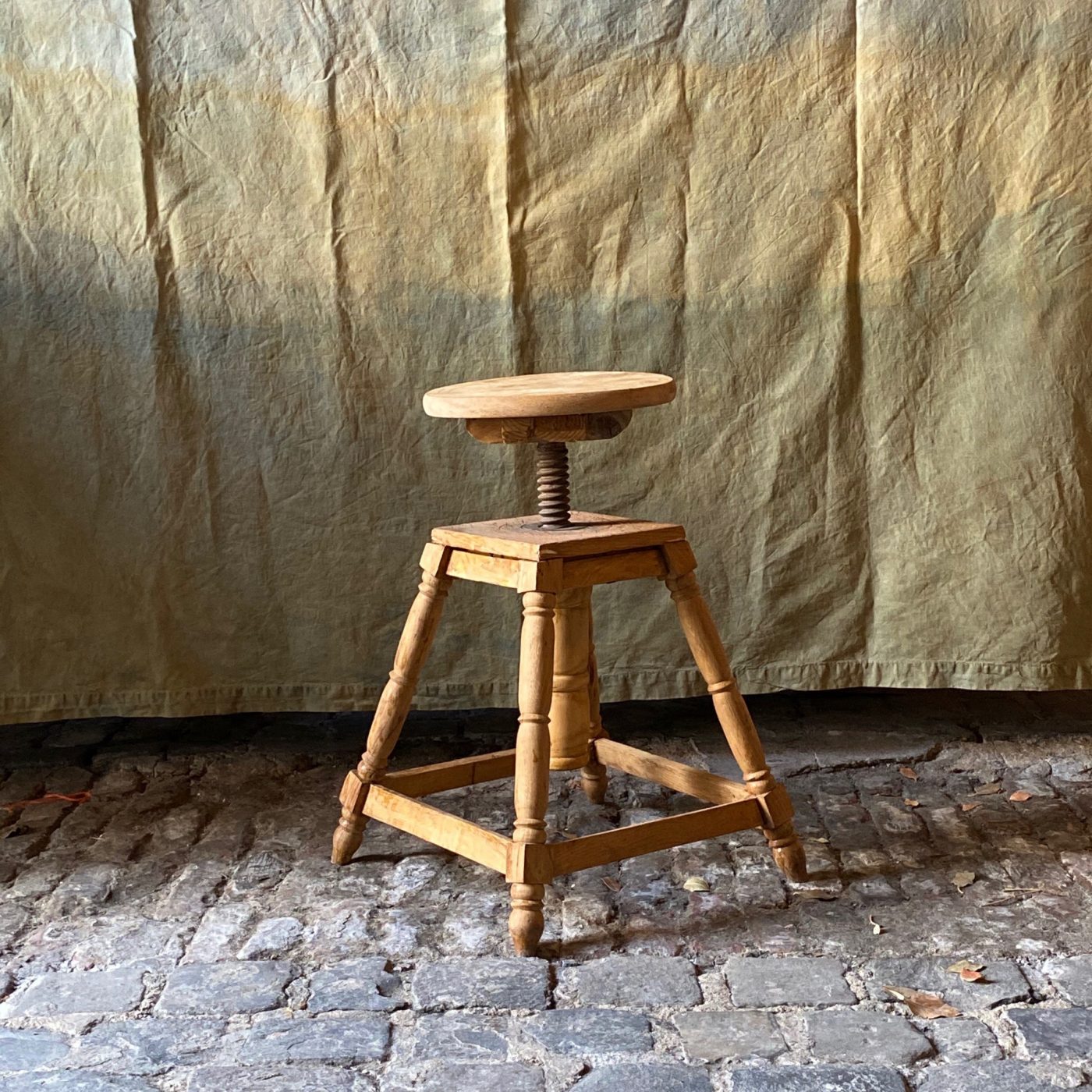 artist-stool0001