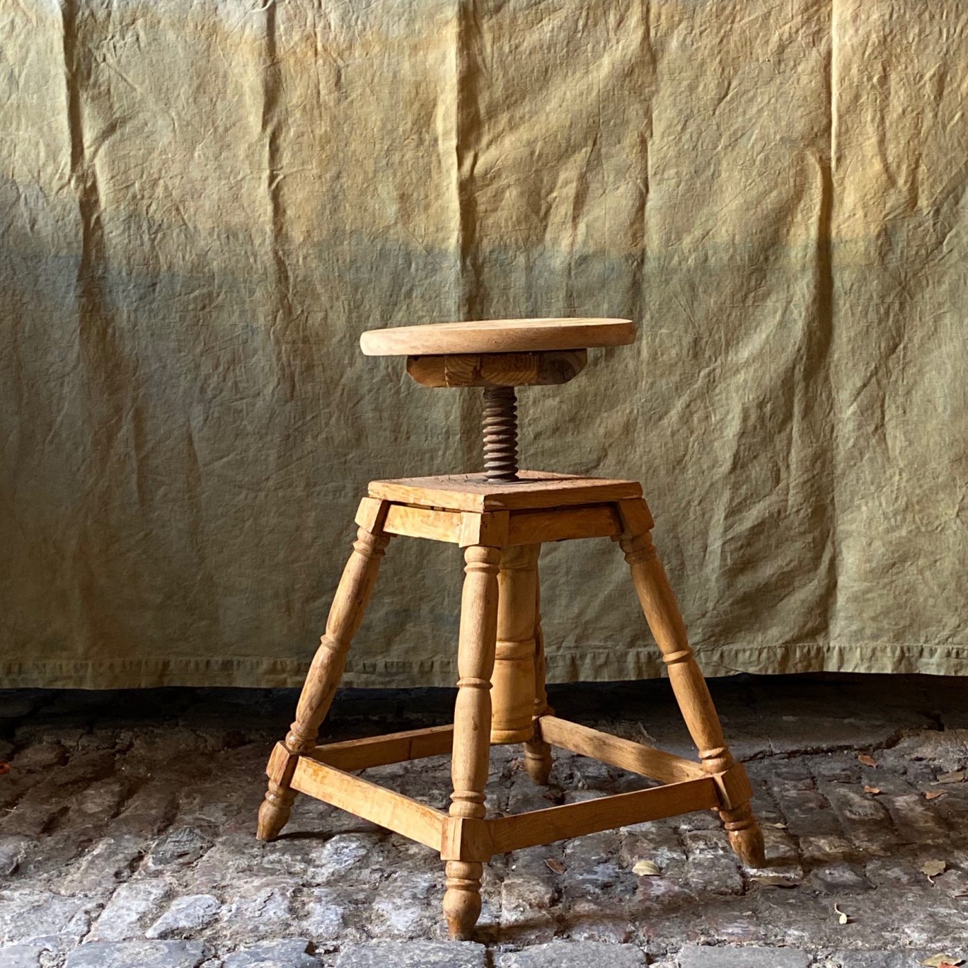 artist-stool0002