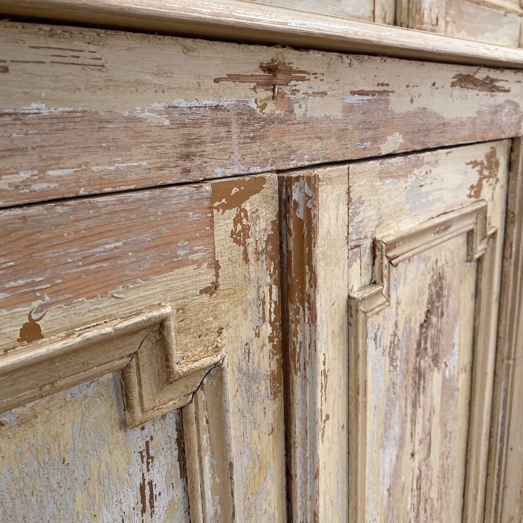 hige-painted-cabinet0000