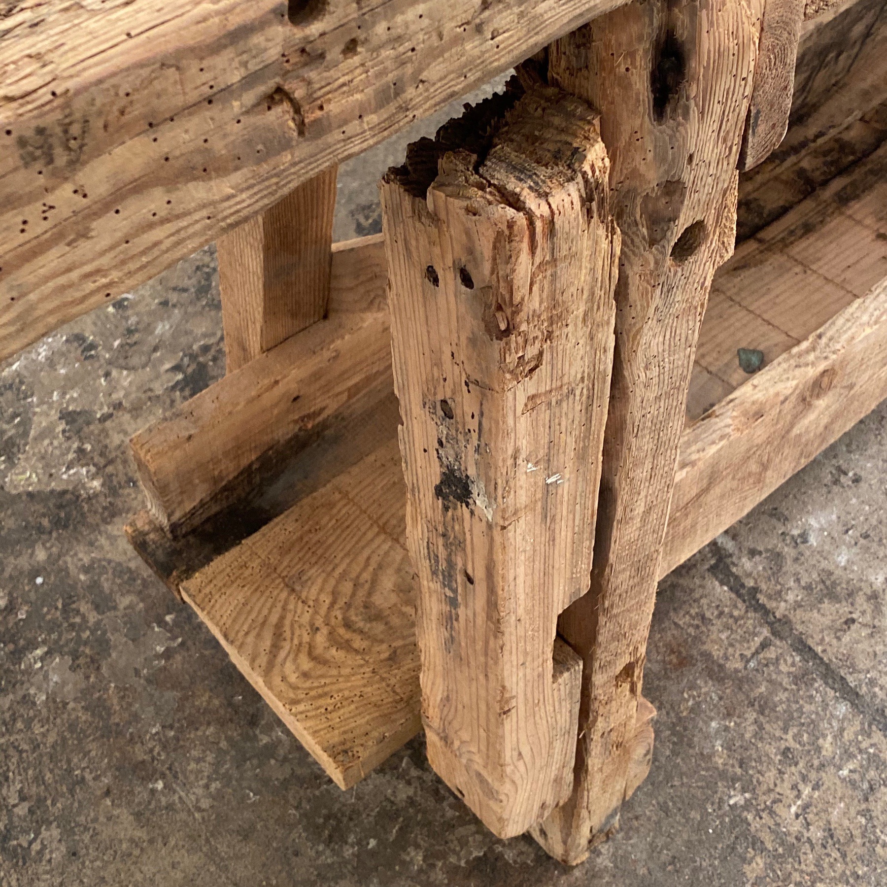 primitive-carpenter-console0002