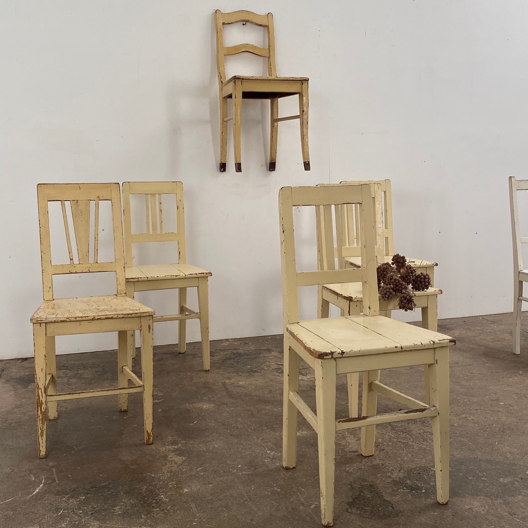 antique-painted-chairs0003