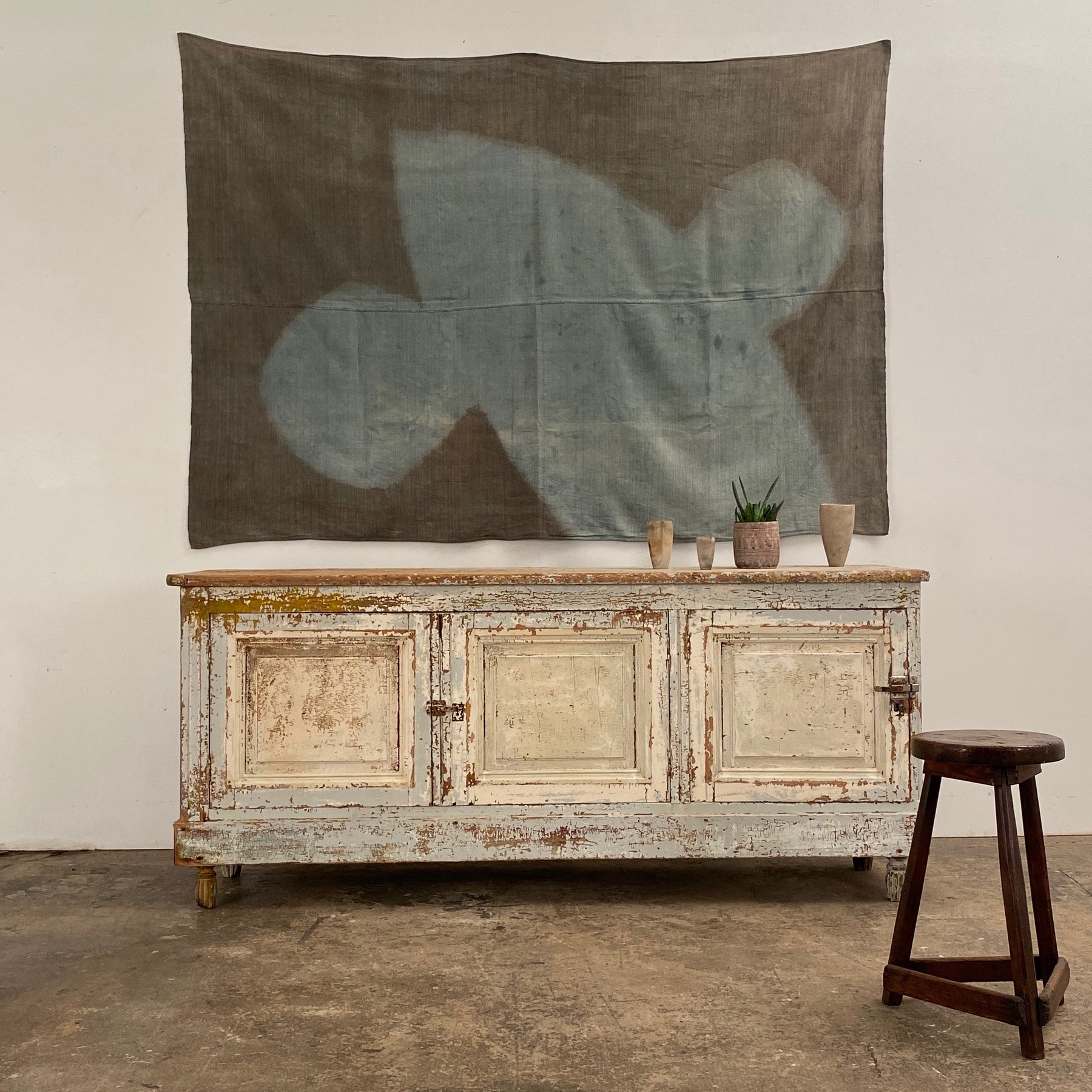 distressed-painted-sideboard0003