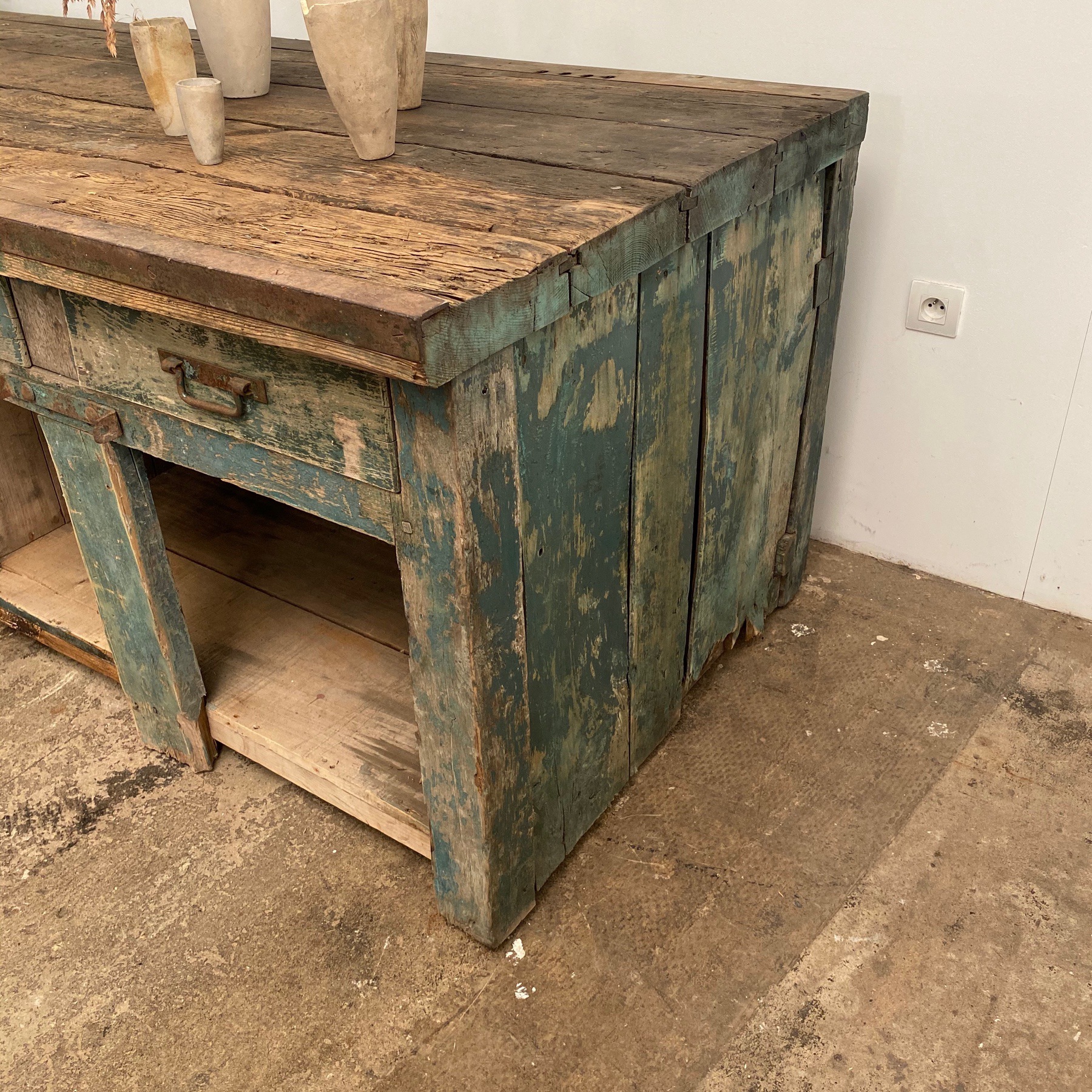 huge-primitive-workbench0002