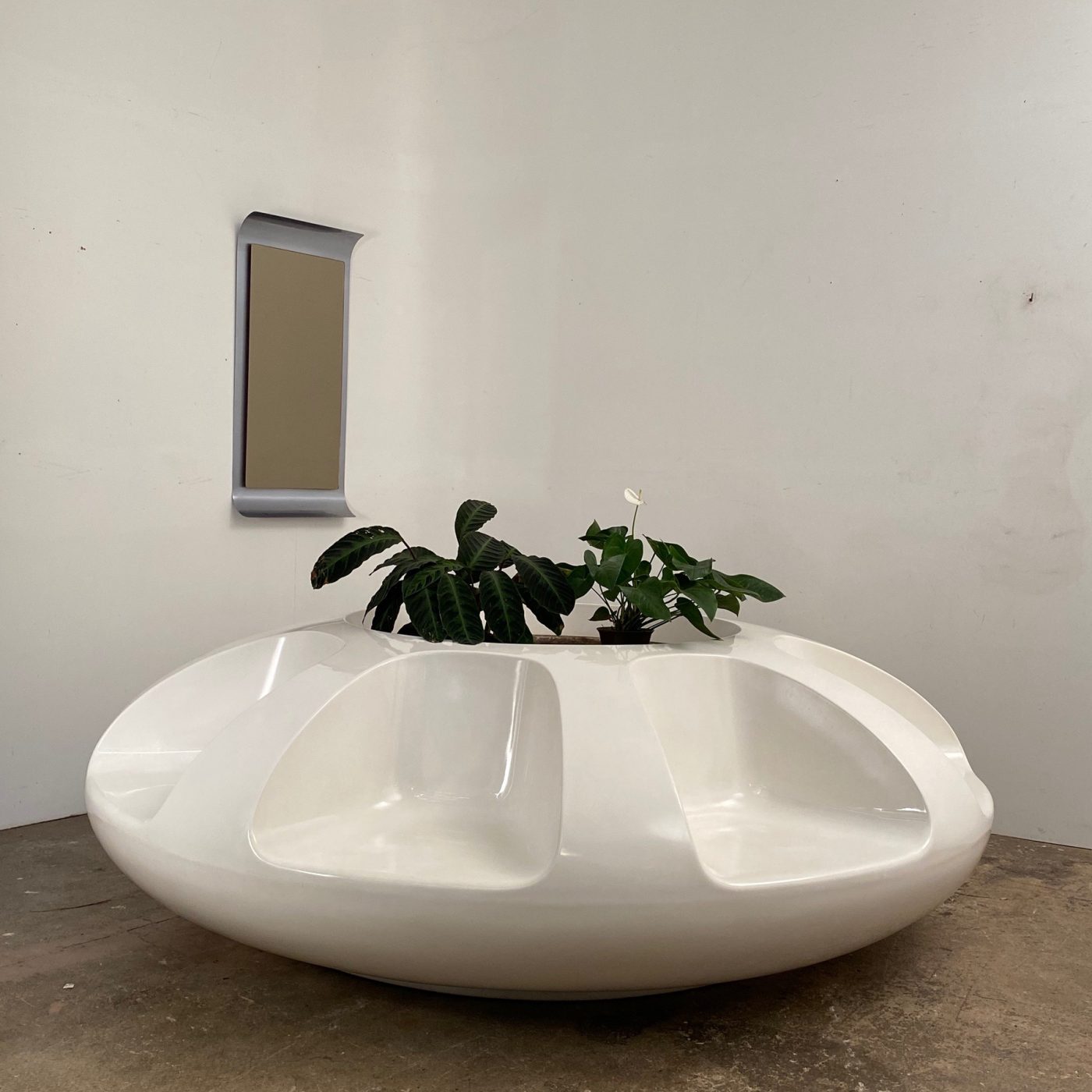 large-circular-bench0004