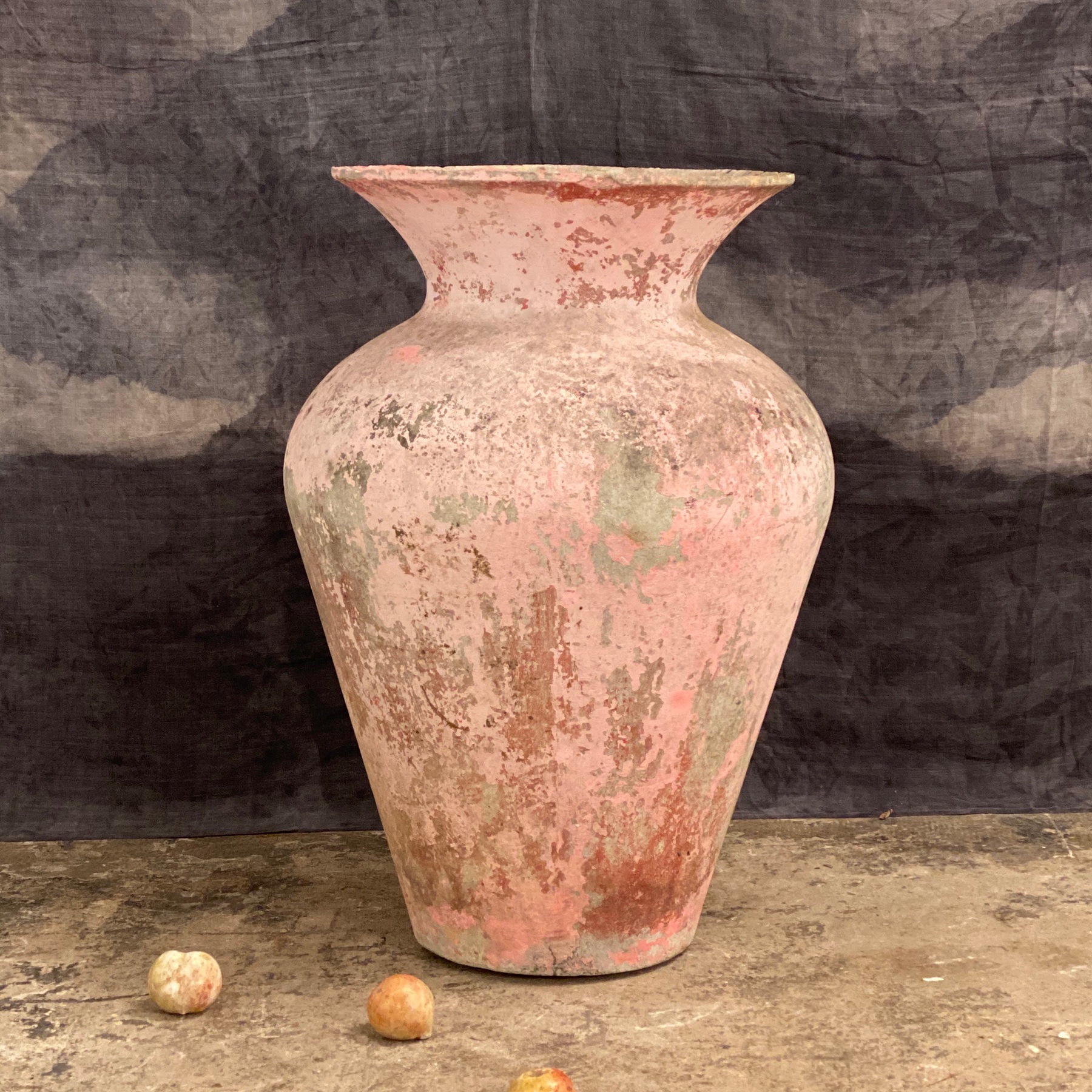 huge-concrete-vase0000