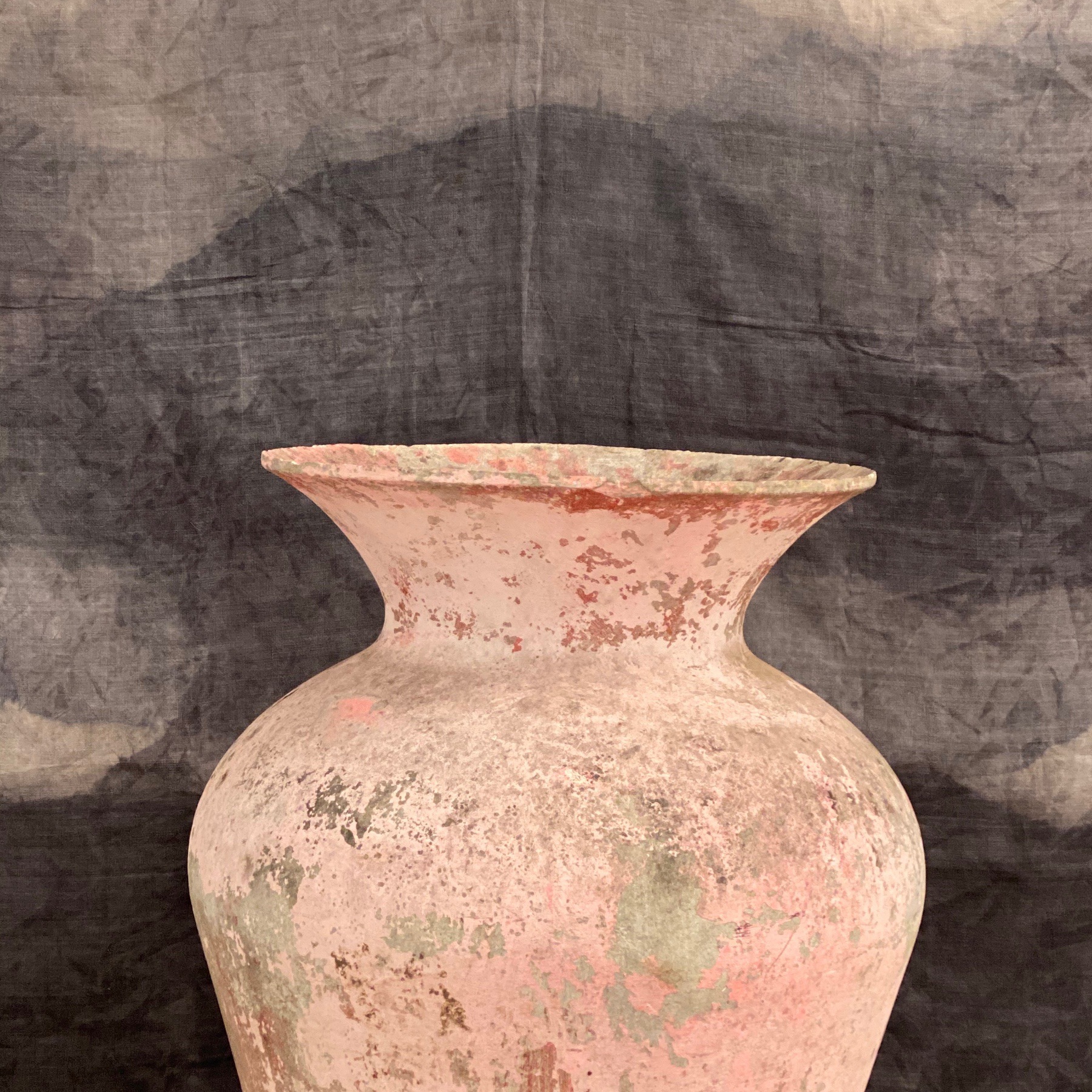 huge-concrete-vase0001