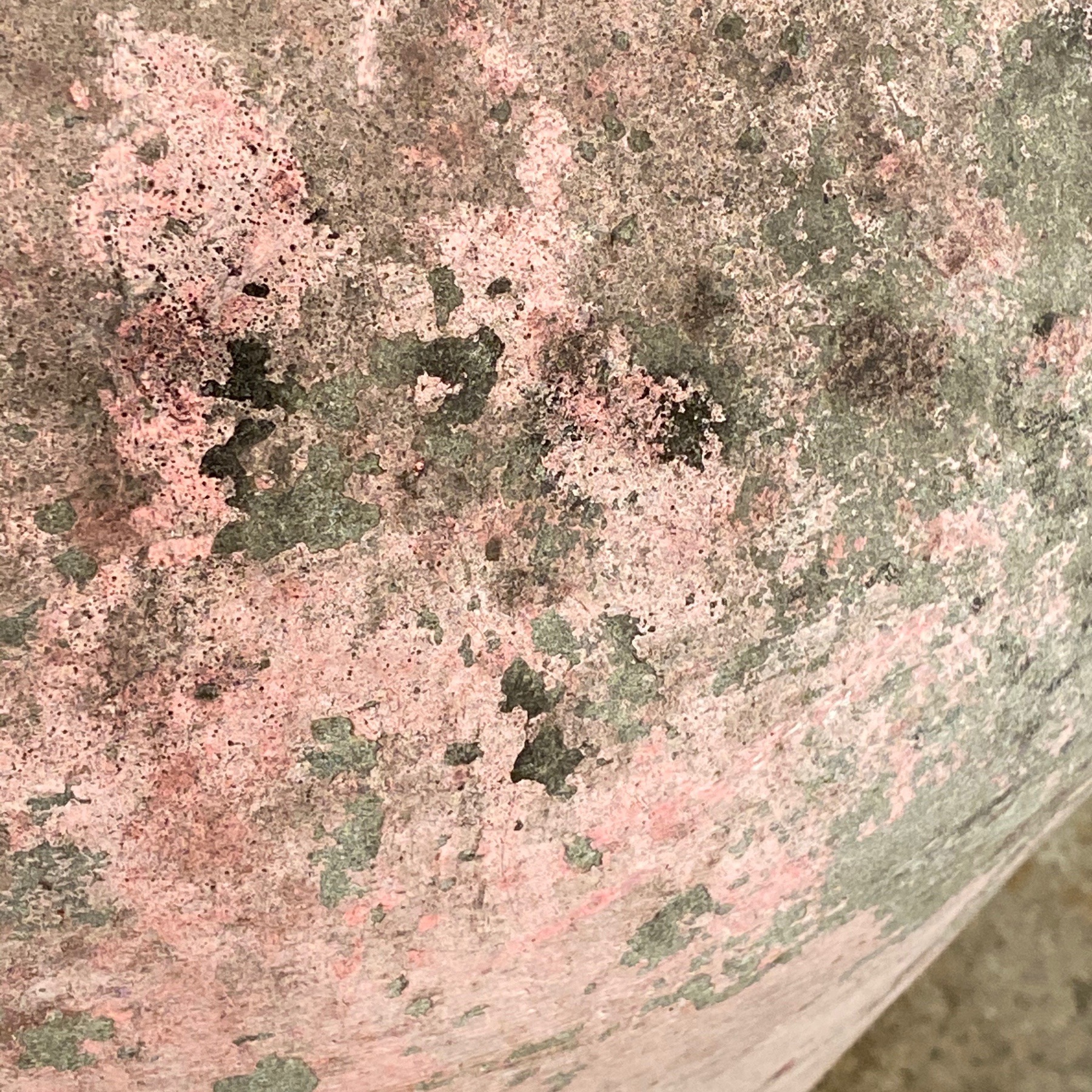 huge-concrete-vase0002