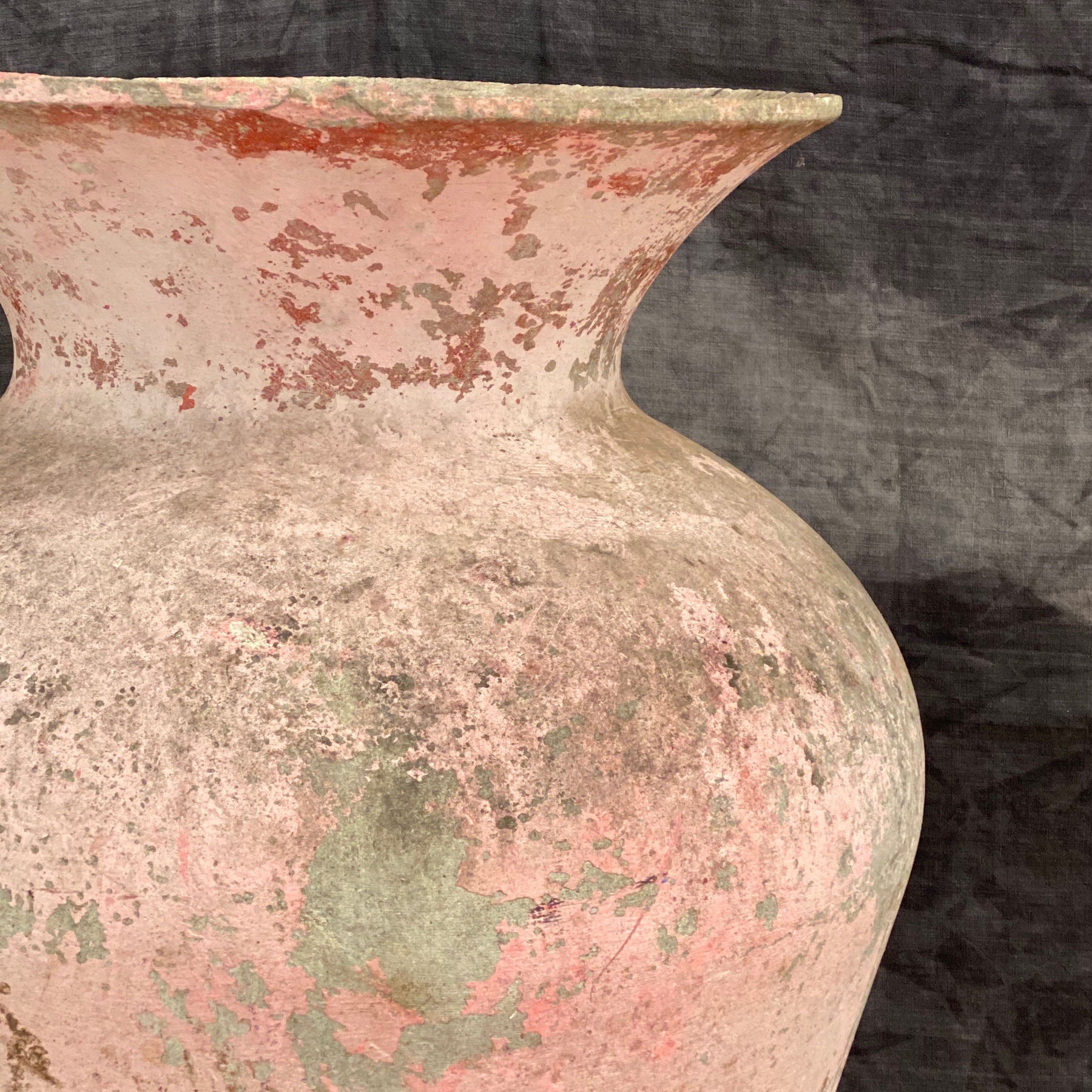 huge-concrete-vase0004