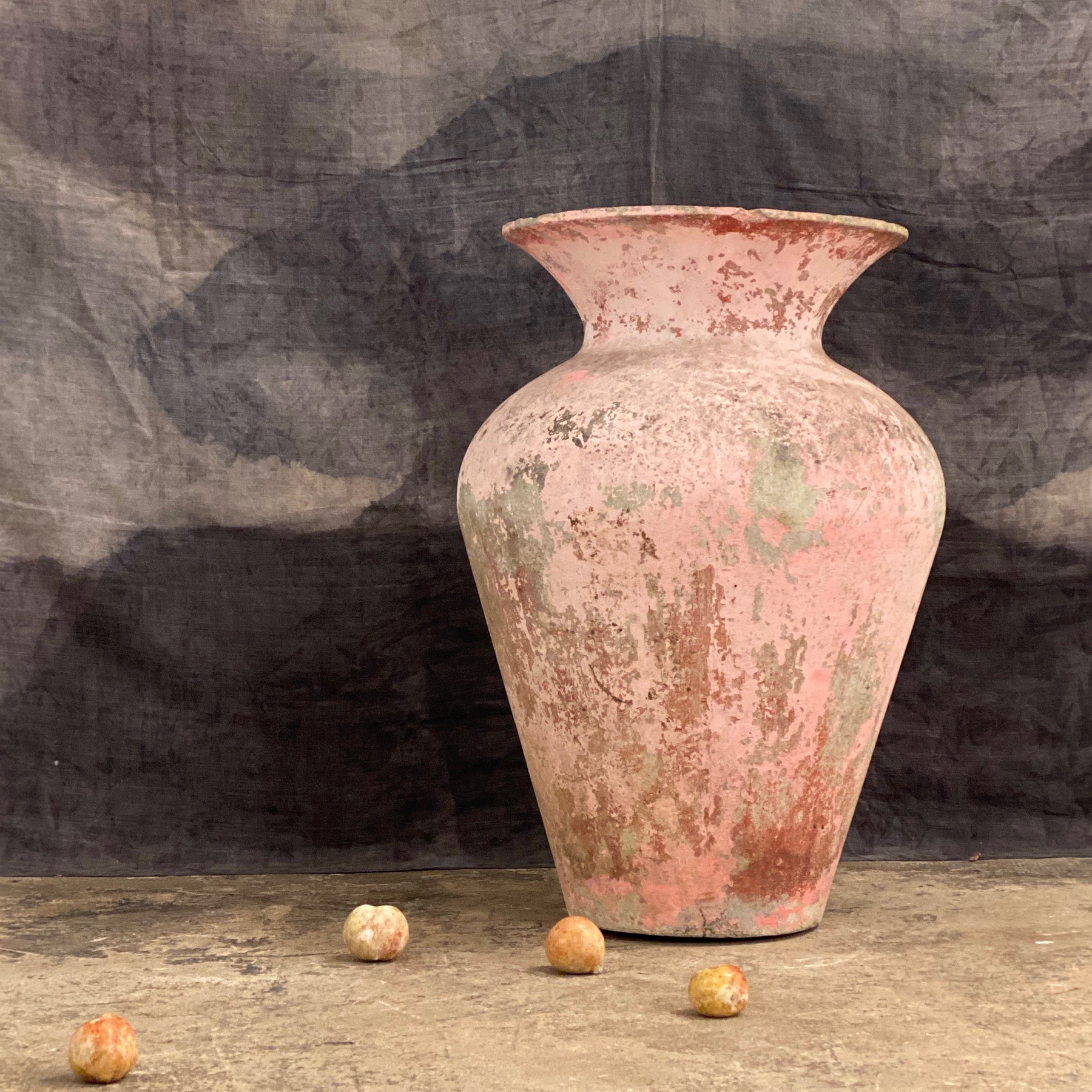 huge-concrete-vase0005