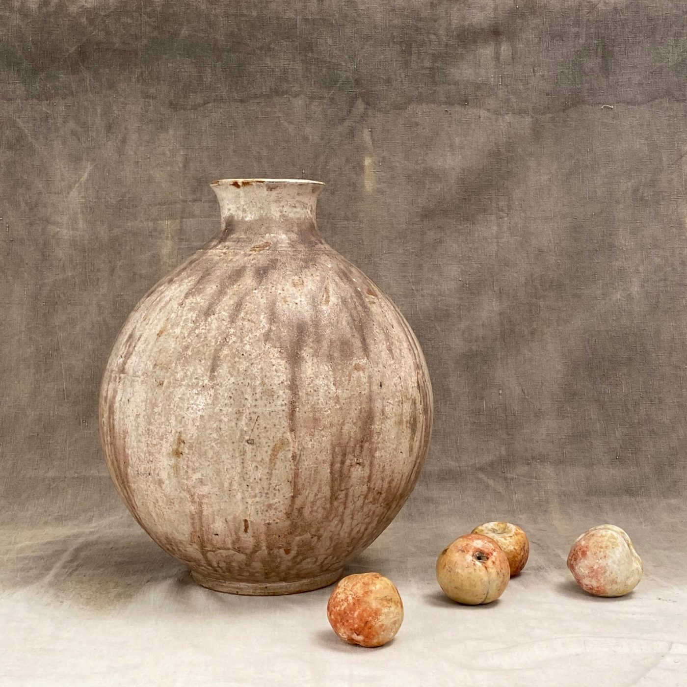 huge-sandstone-vase0001