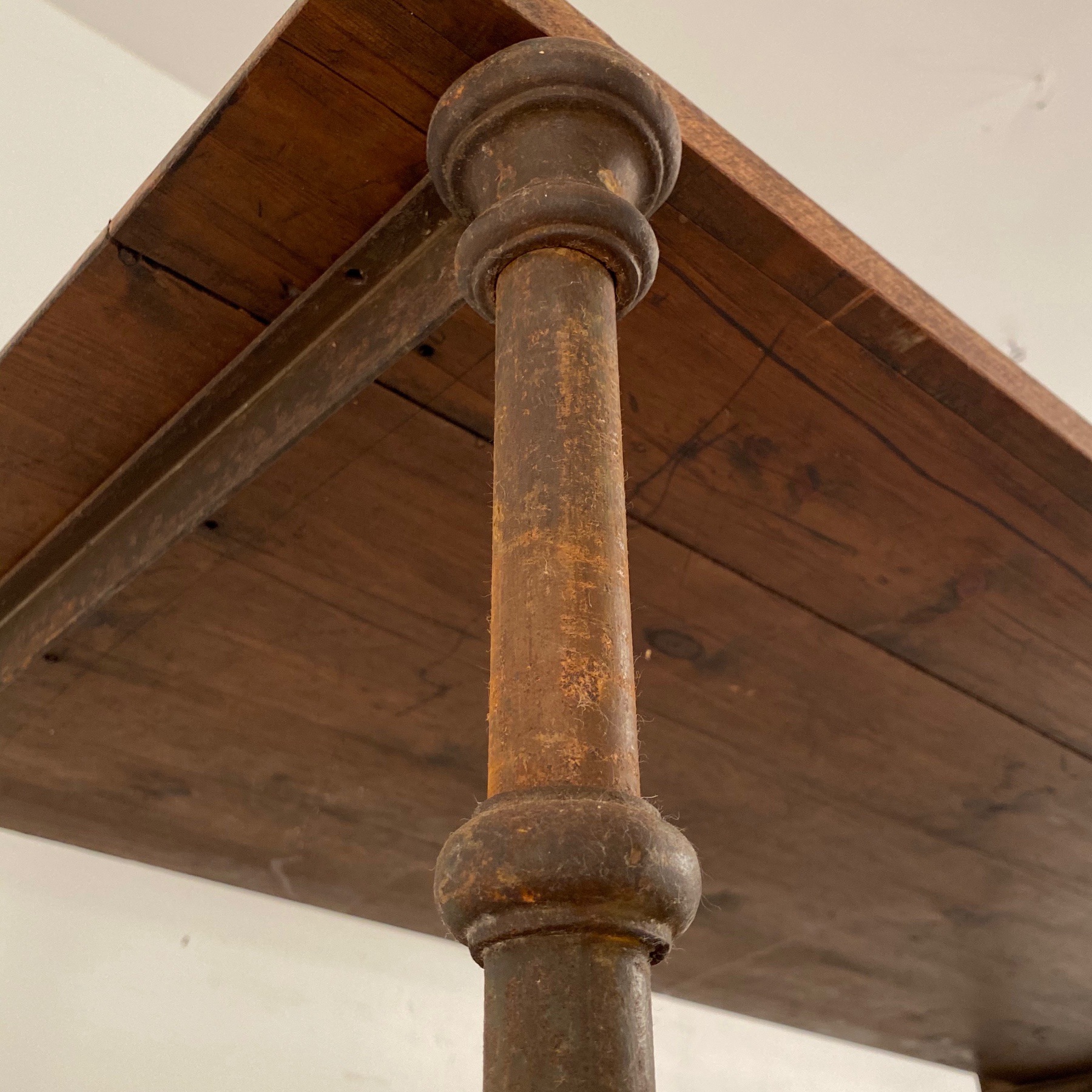 large industrial shelf Objet Vagabond