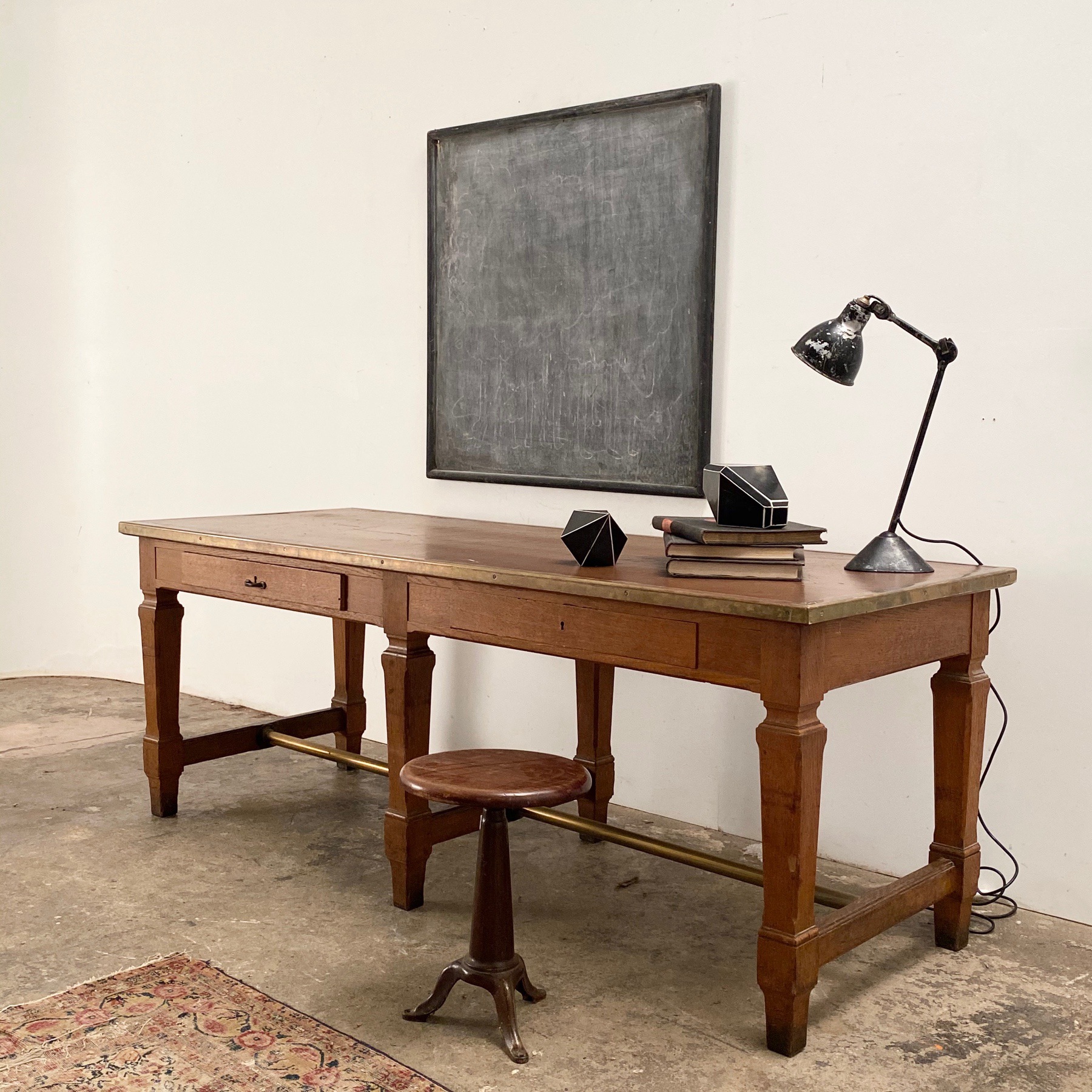 bank-of-france-table-20002