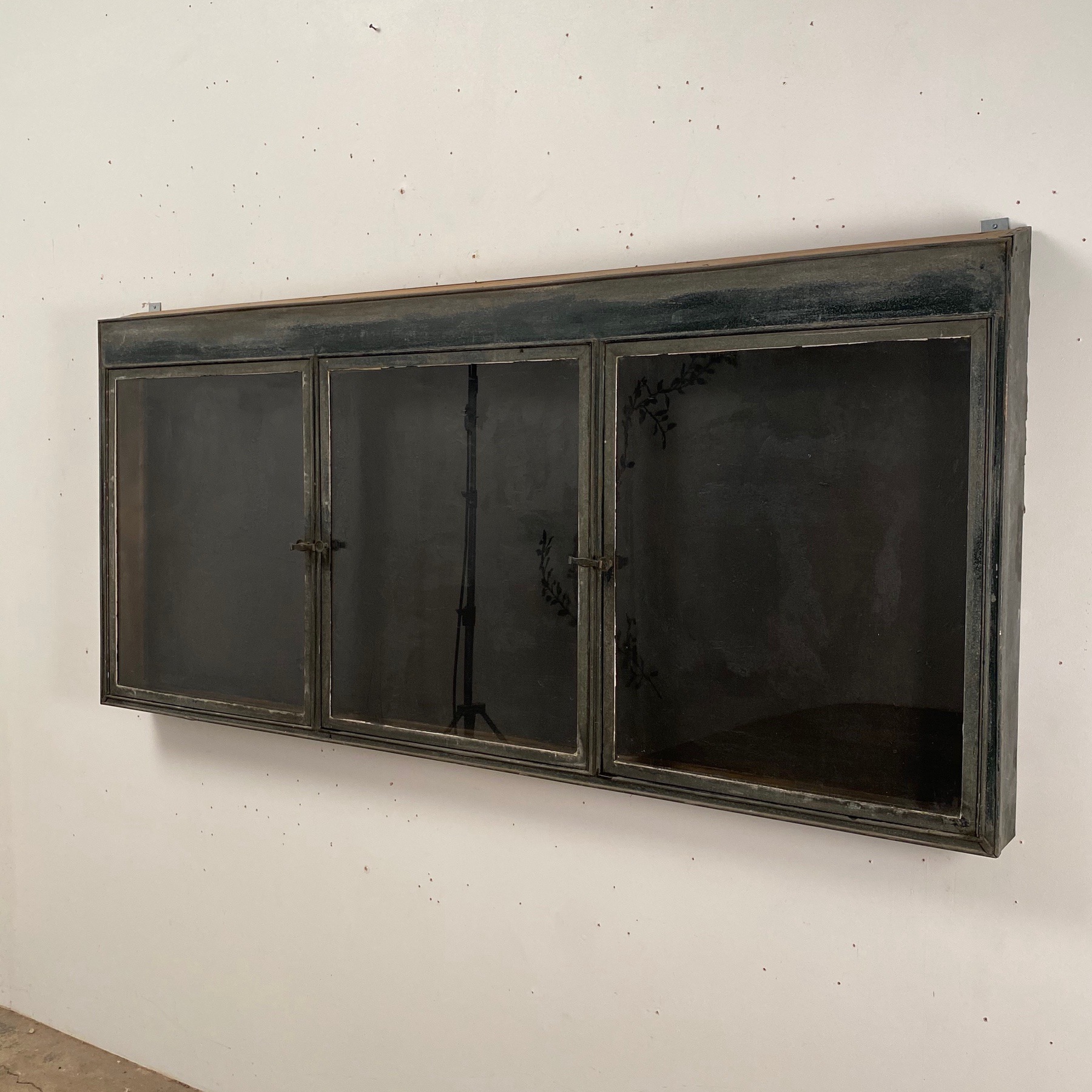 copper-wall-showcase0000