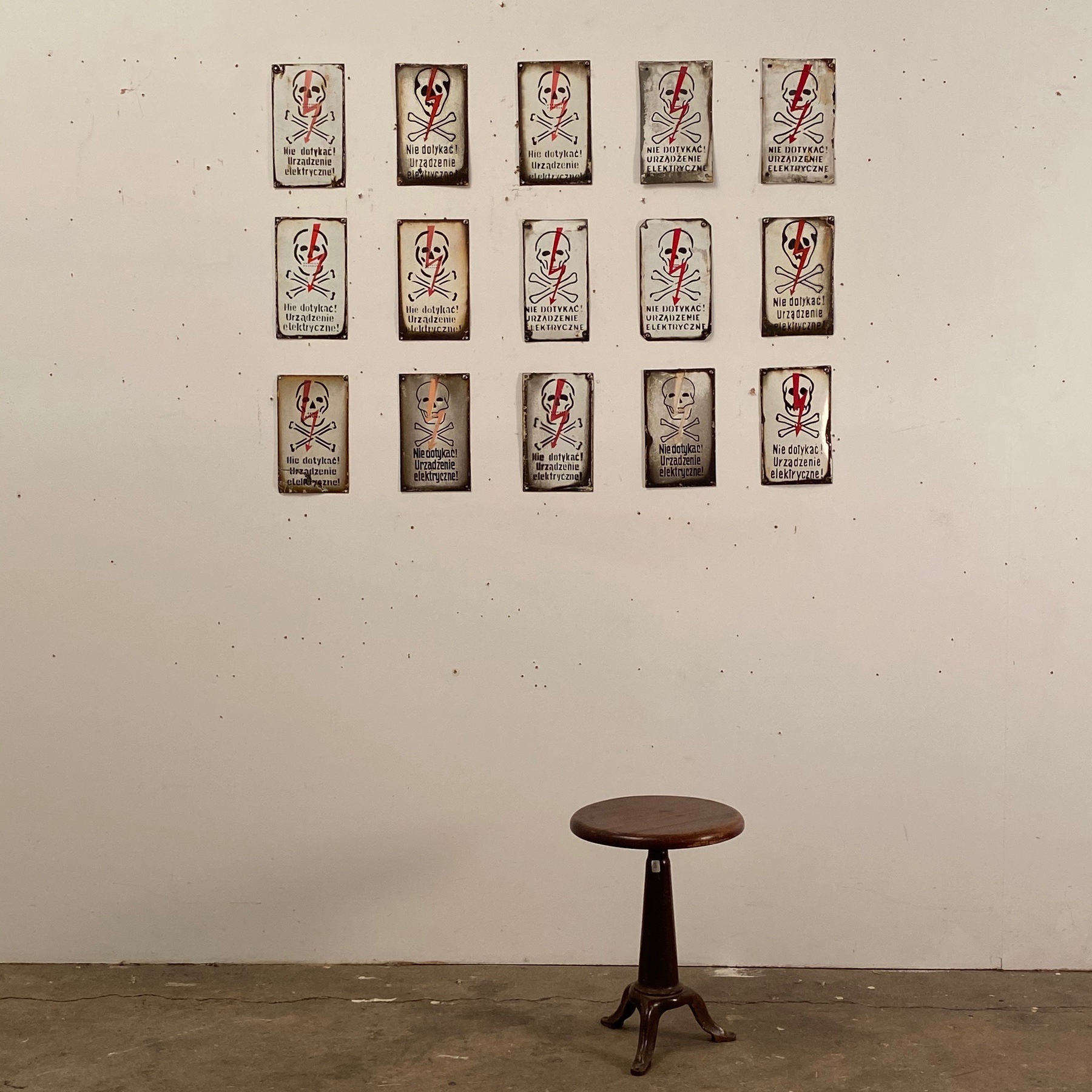 enameled-danger-sign0001