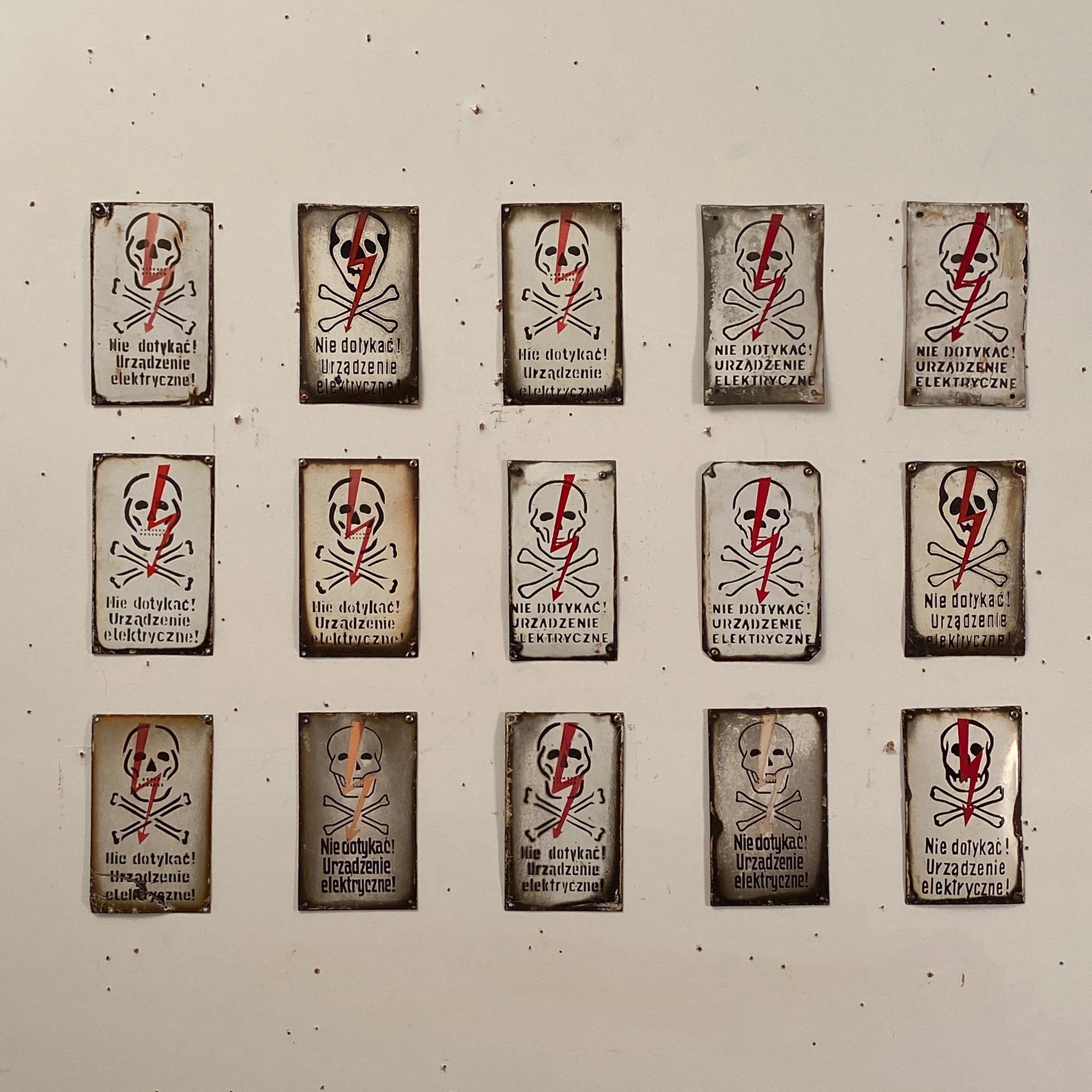 enameled-danger-sign0002