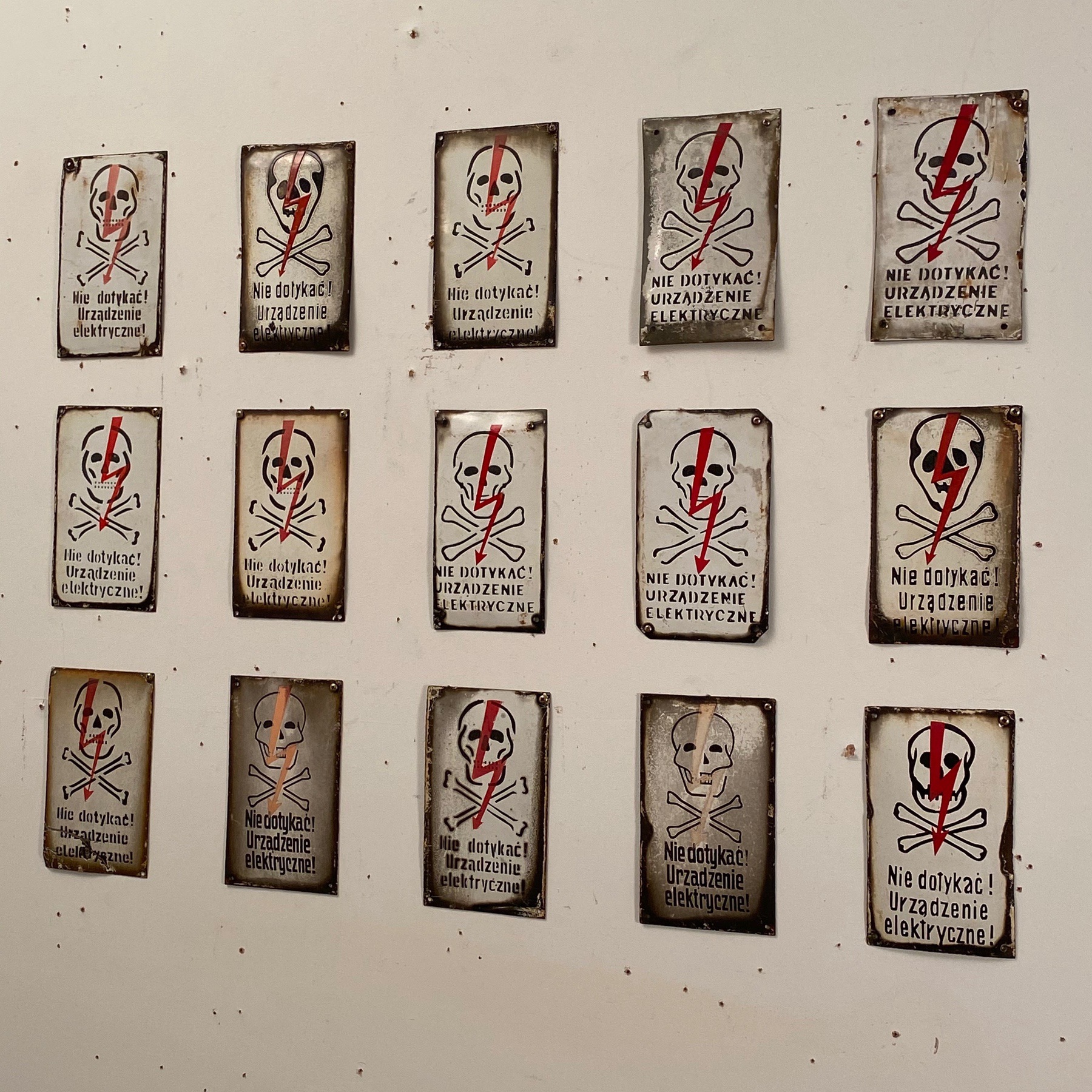 enameled-danger-sign0005