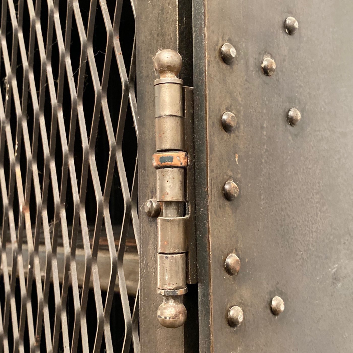 industrial-metal-cupboard0000