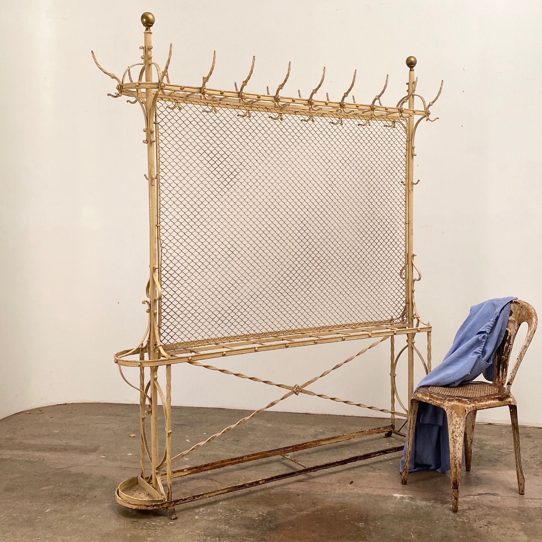 large-wroughtiron-coatrack0008