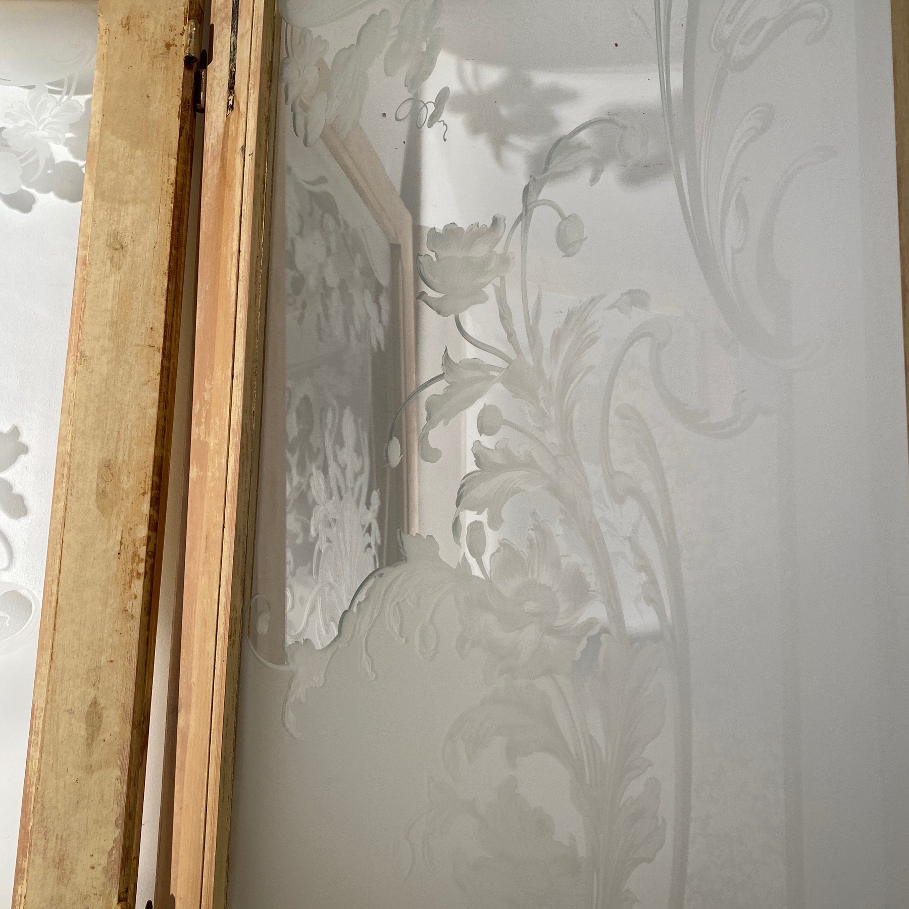 objet-vagabond–glasses-doors0001