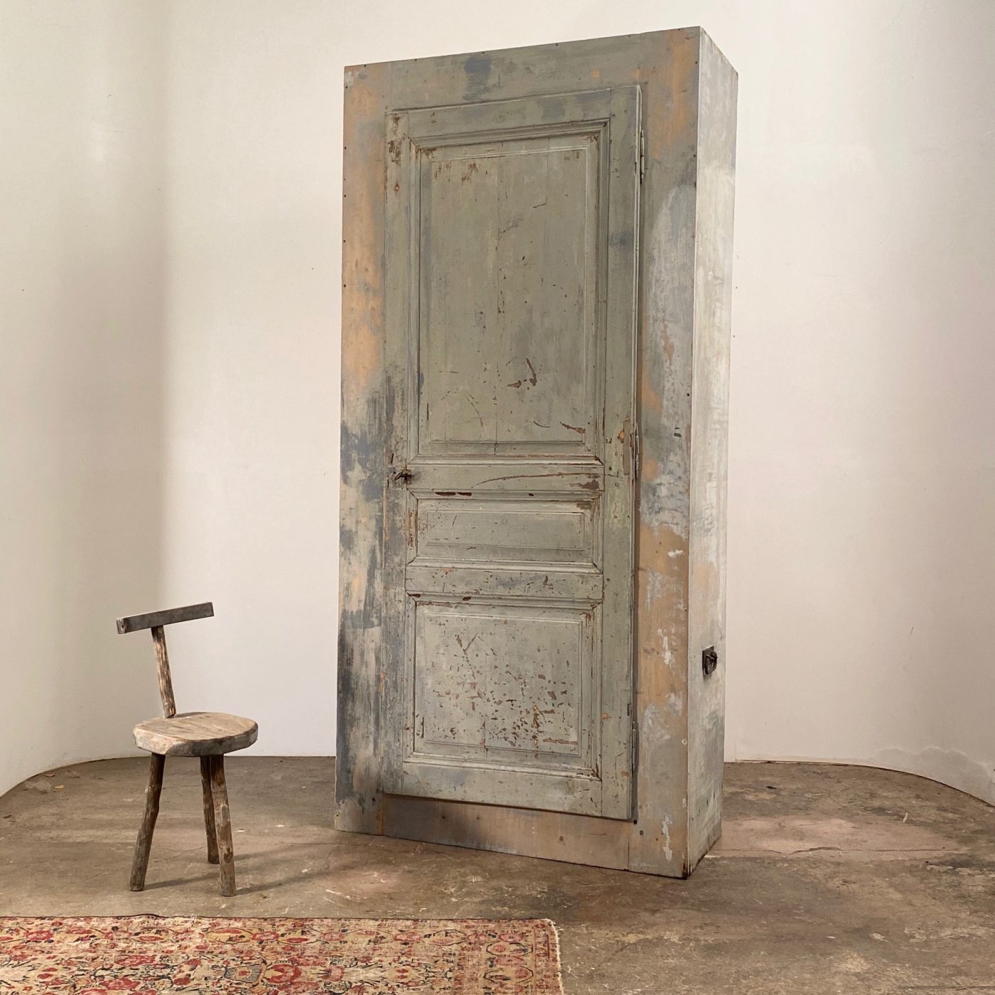 objet-vagabond-painted-cupboard0003