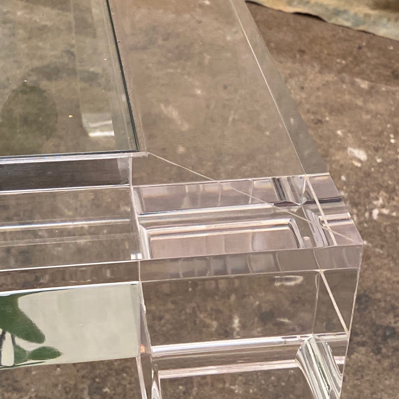 objet-vagabond-plexiglas-table0000