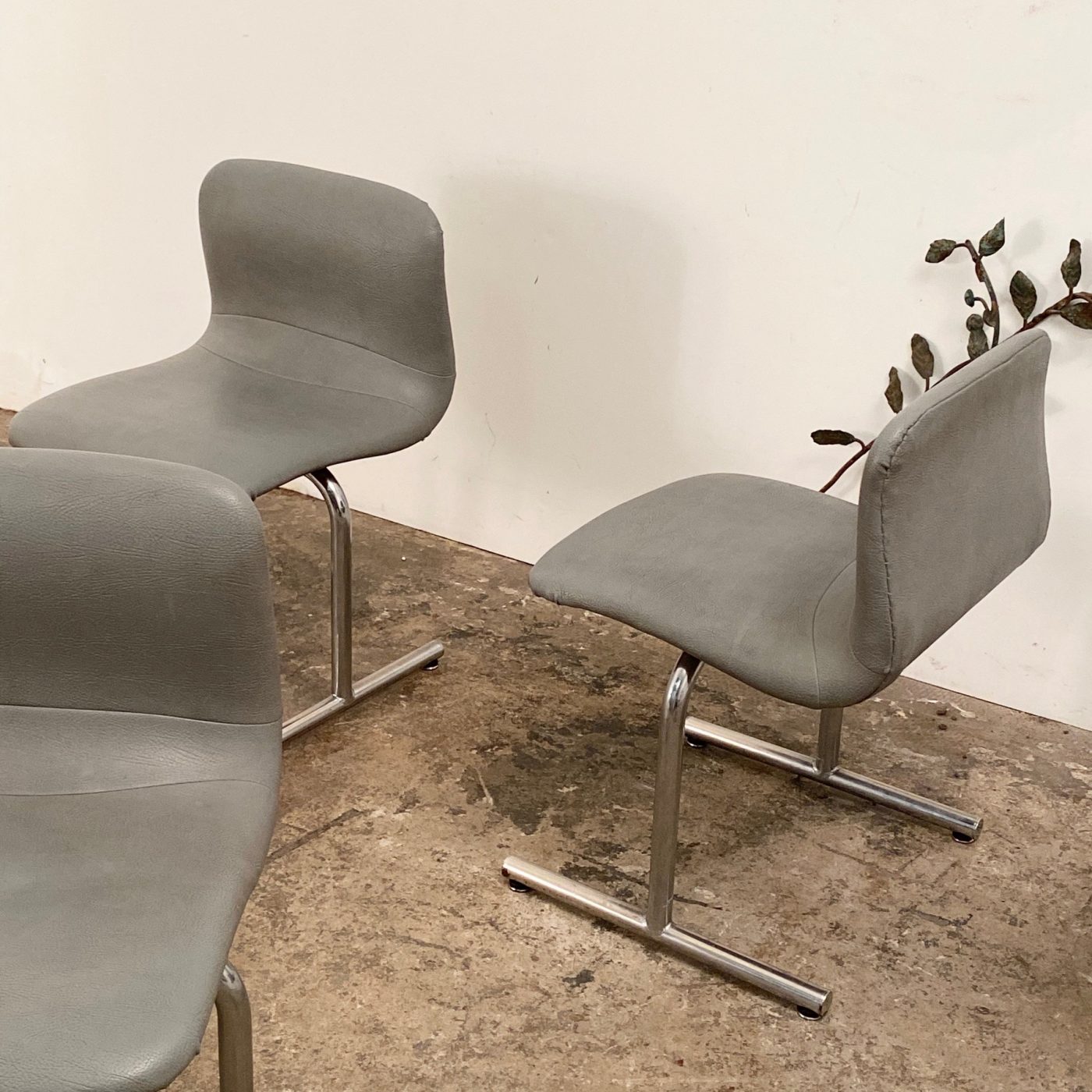 objet-vagabond-vintage-chairs0000