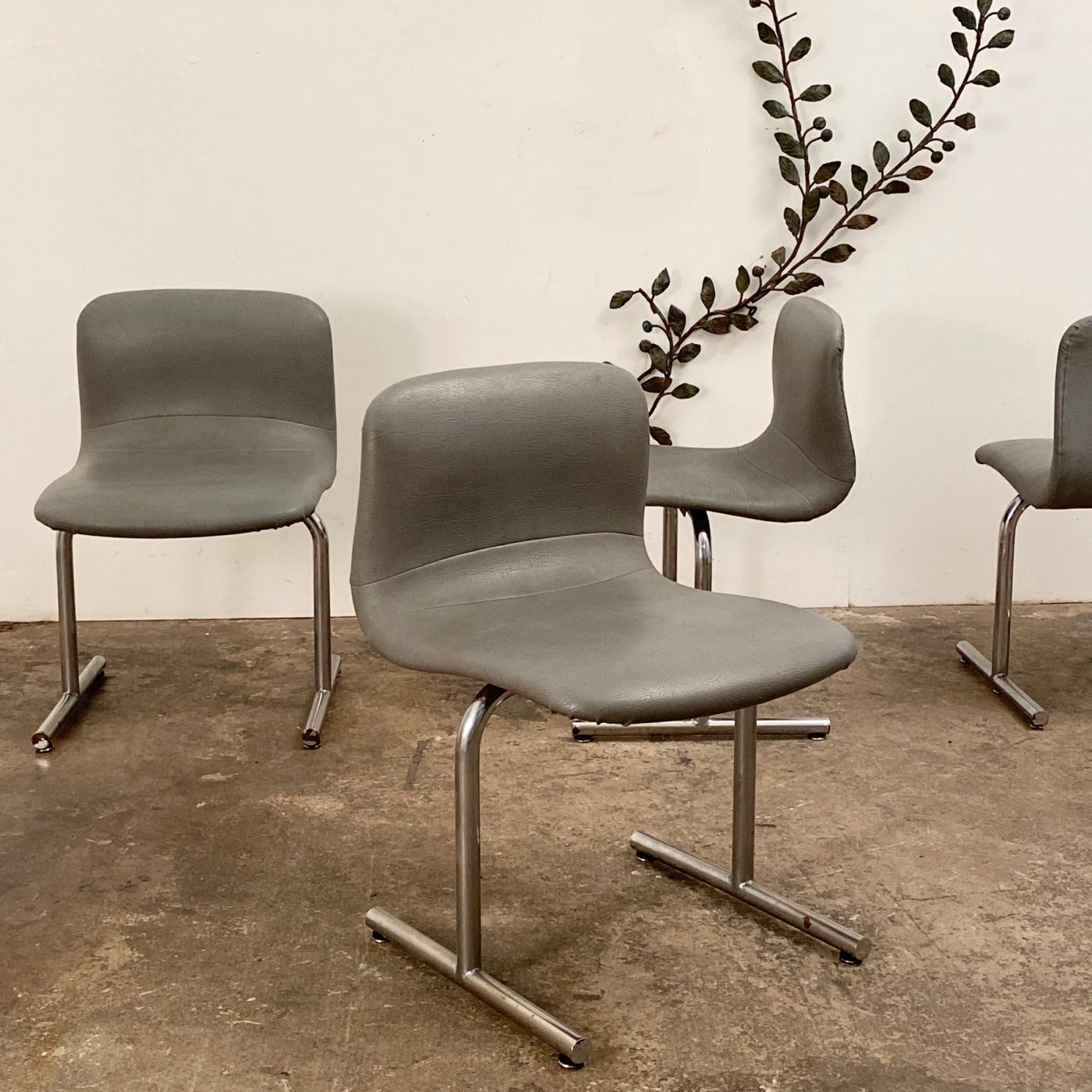 objet-vagabond-vintage-chairs0001