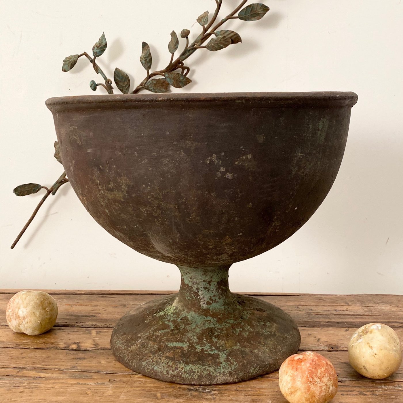 objet-vagabond-castiron-urn0003