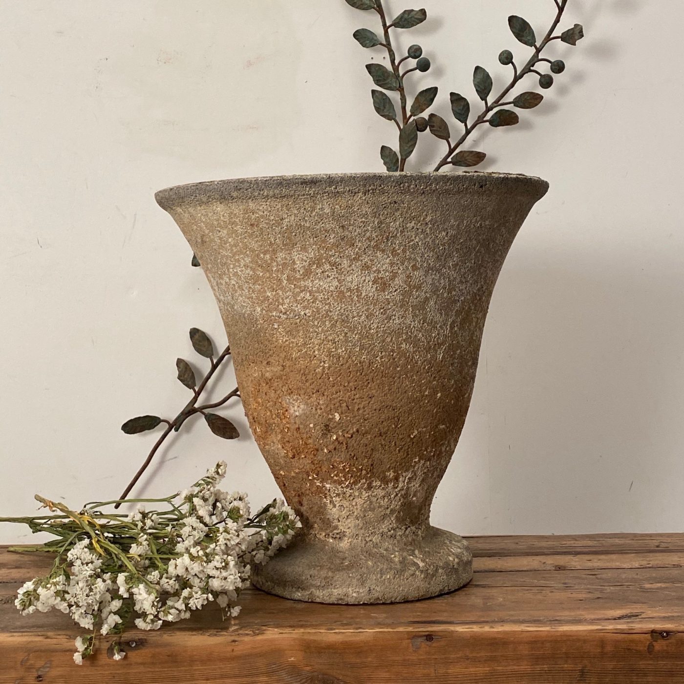 objet-vagabond-concrete-urn0001