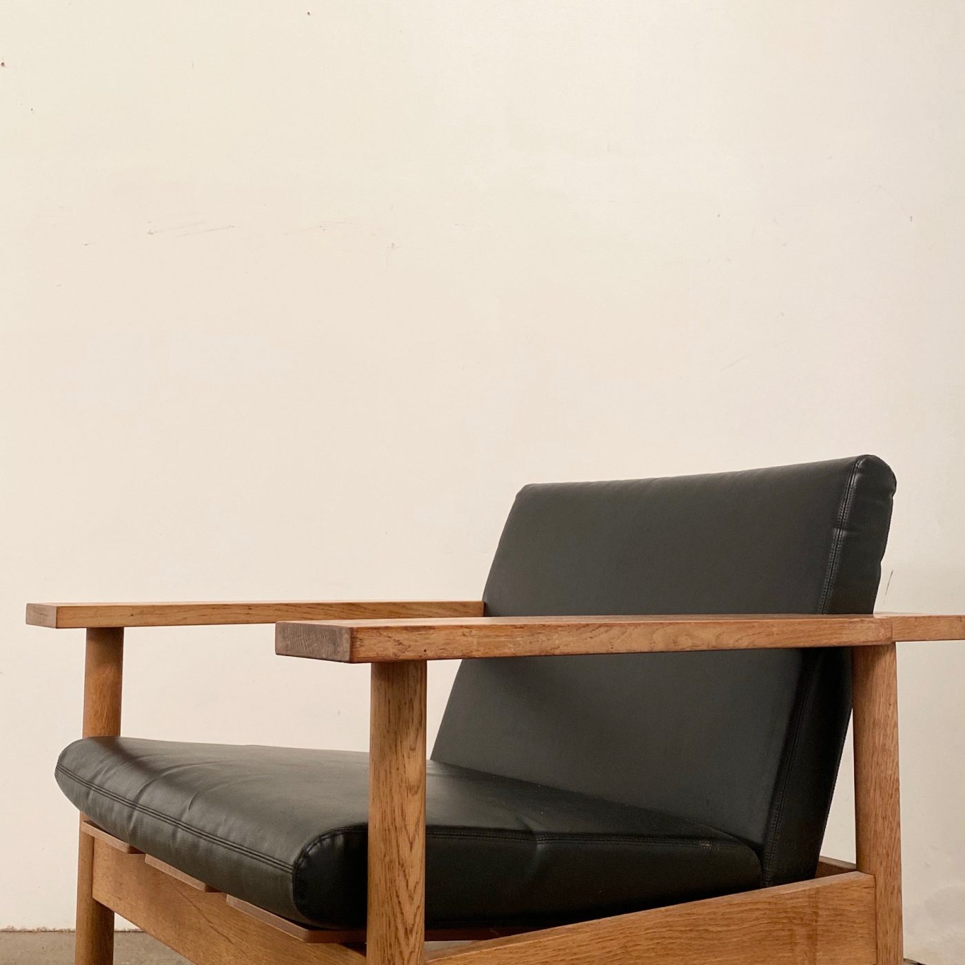 objet-vagabond-danish-chairs0001