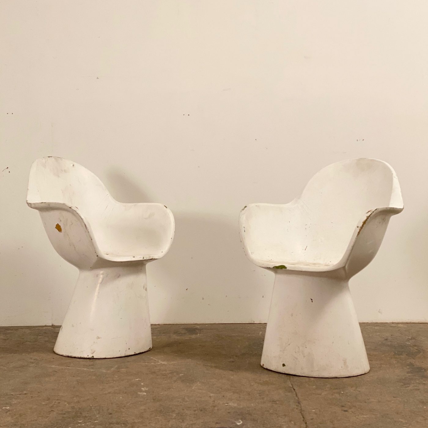objet-vagabond-fiberglass-chairs0000