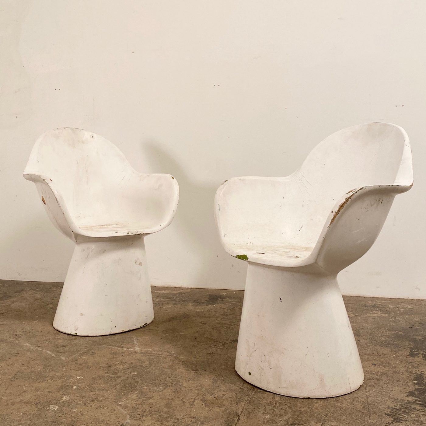 objet-vagabond-fiberglass-chairs0001