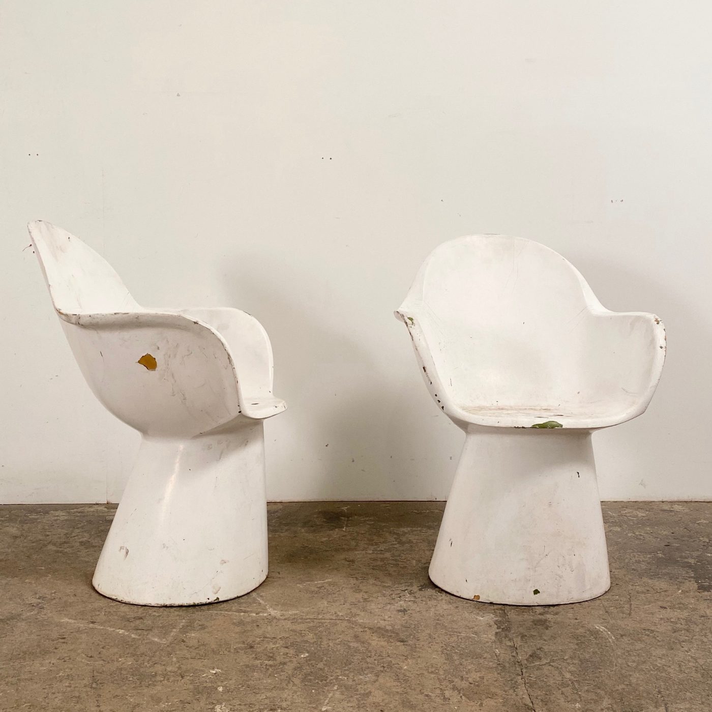 objet-vagabond-fiberglass-chairs0002
