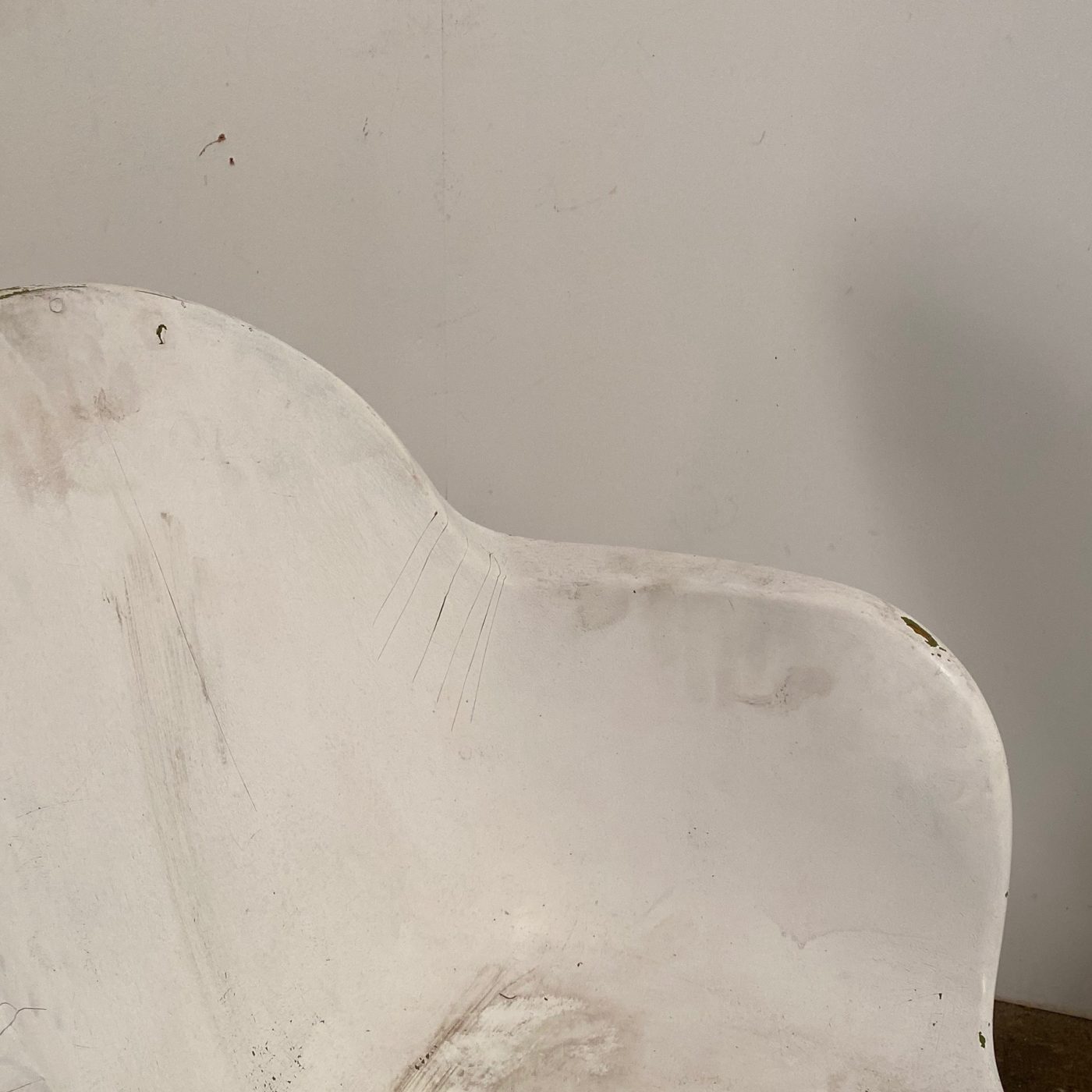 objet-vagabond-fiberglass-chairs0003
