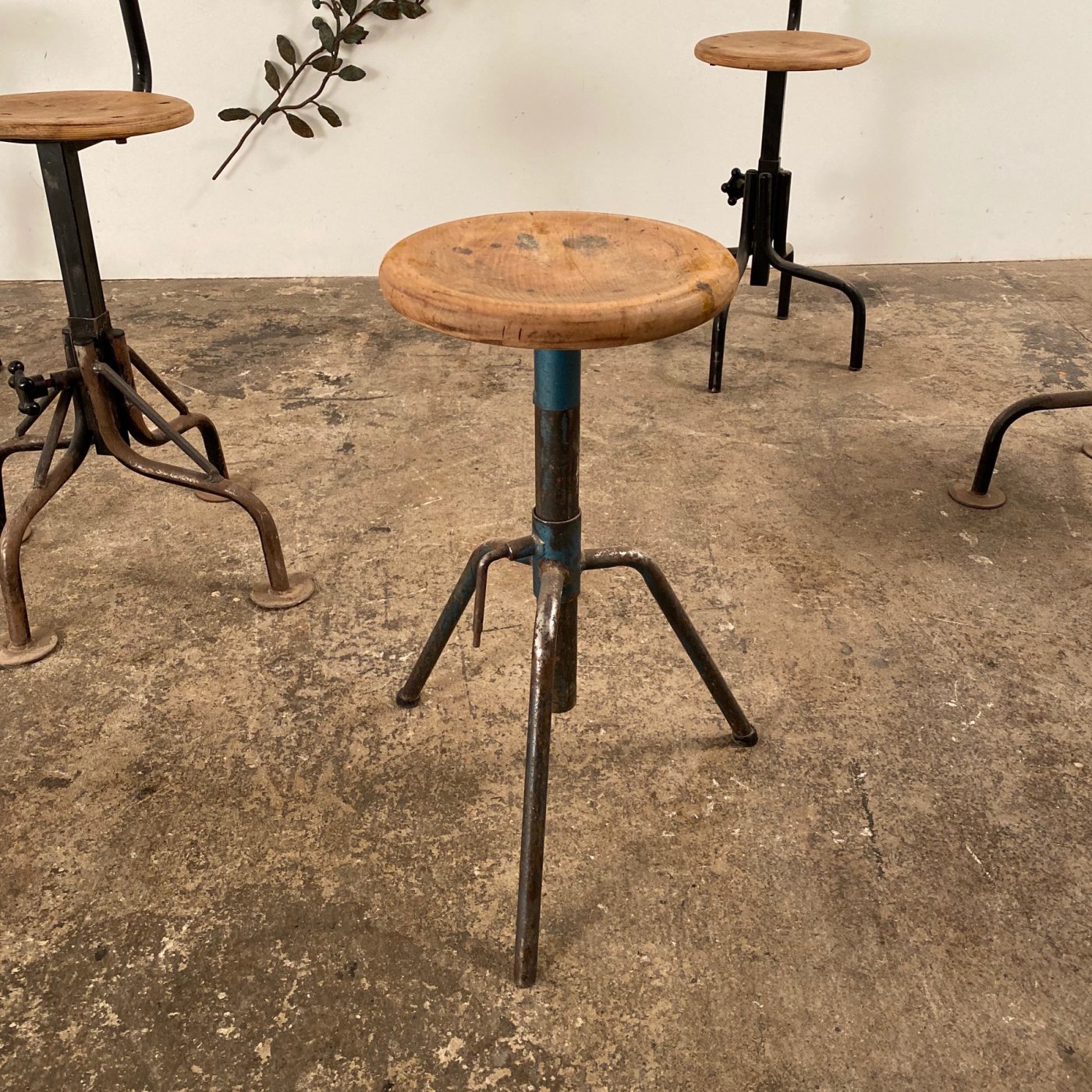 objet-vagabond-industrial-chairs0000