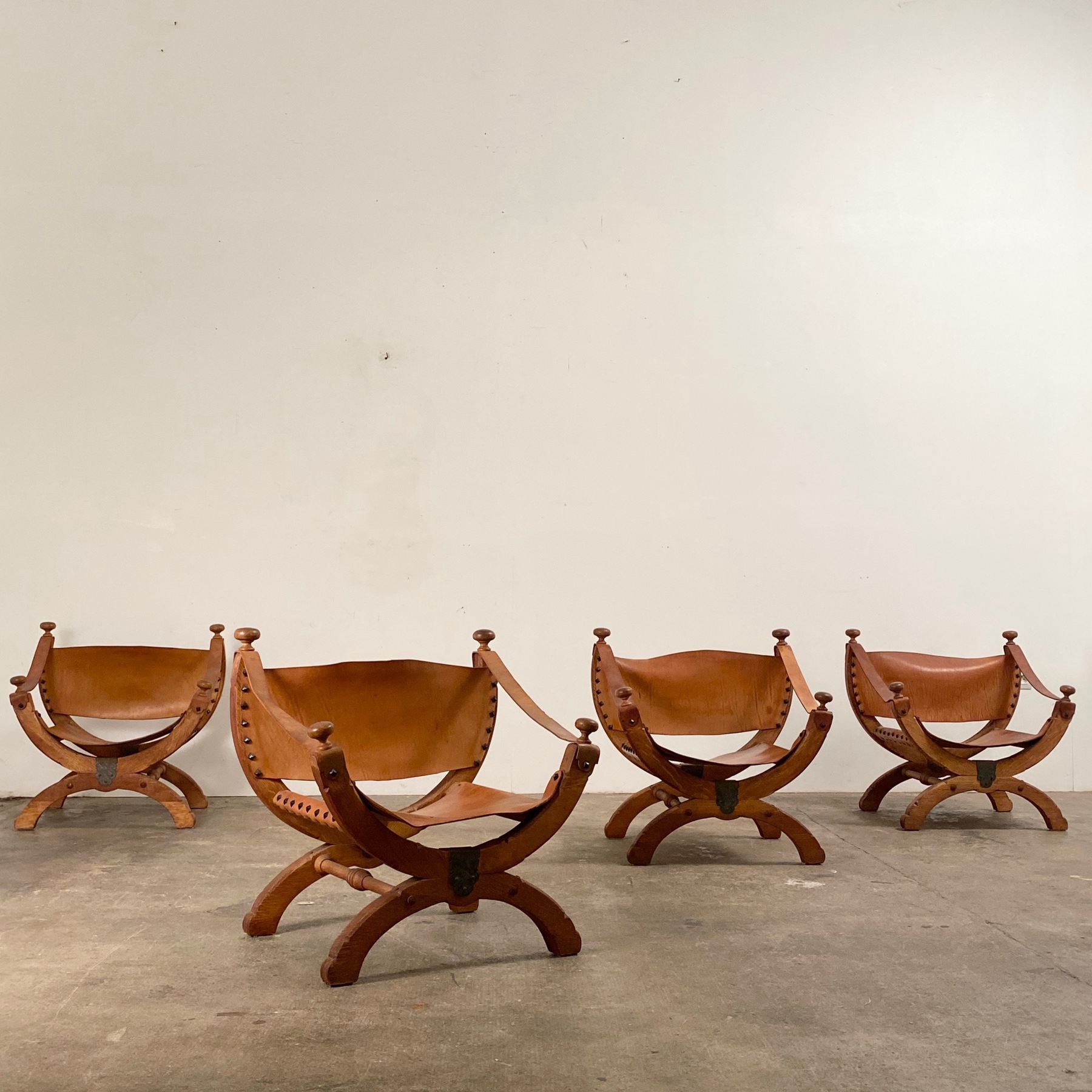 objet-vagabond-leather-chairs0000