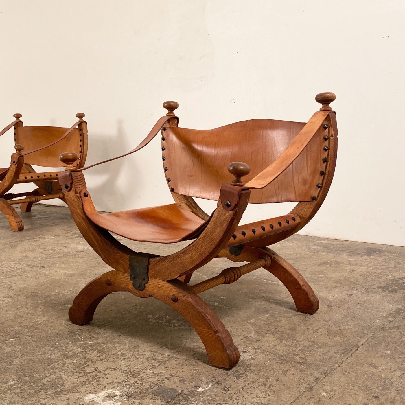 objet-vagabond-leather-chairs0003