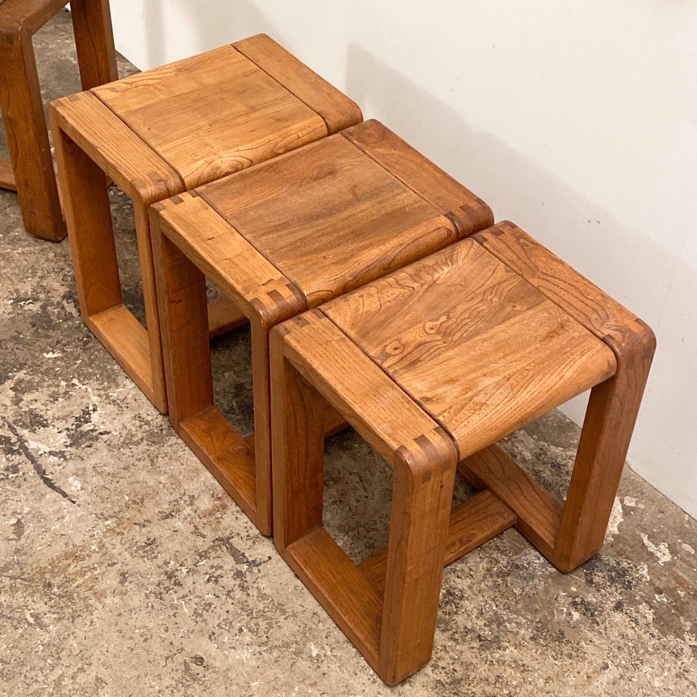 objet-vagabond-massive-stools0003