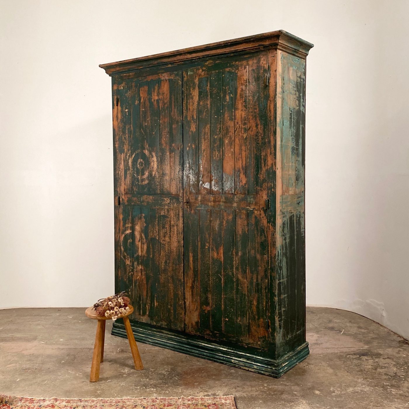 objet-vagabond-painted-cupboard0001