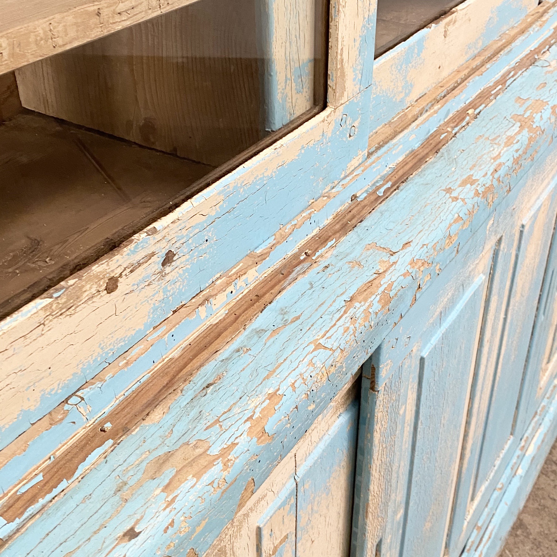 objet-vagabond-painted-buffet0002