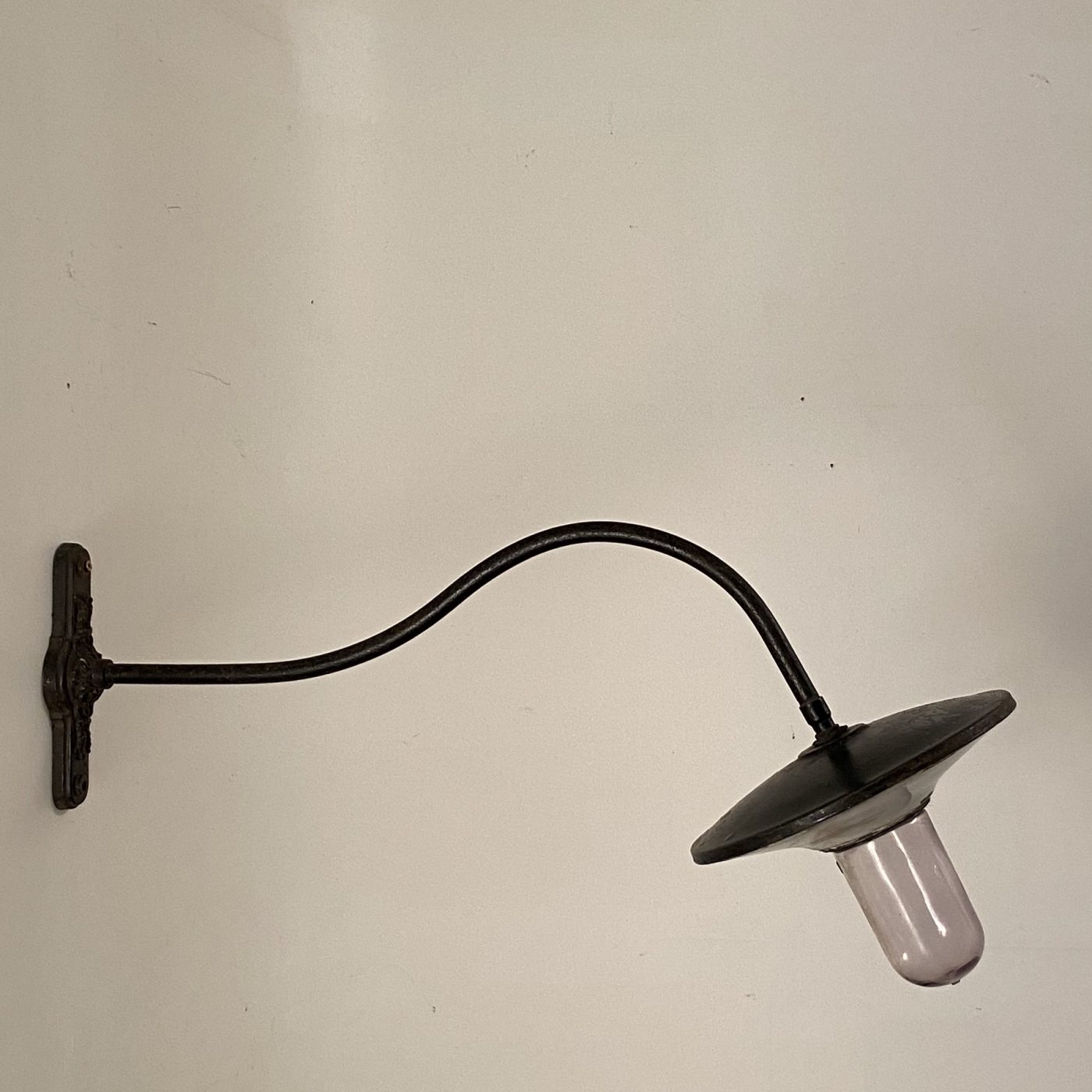 objet-vagabond-street-sconce0001