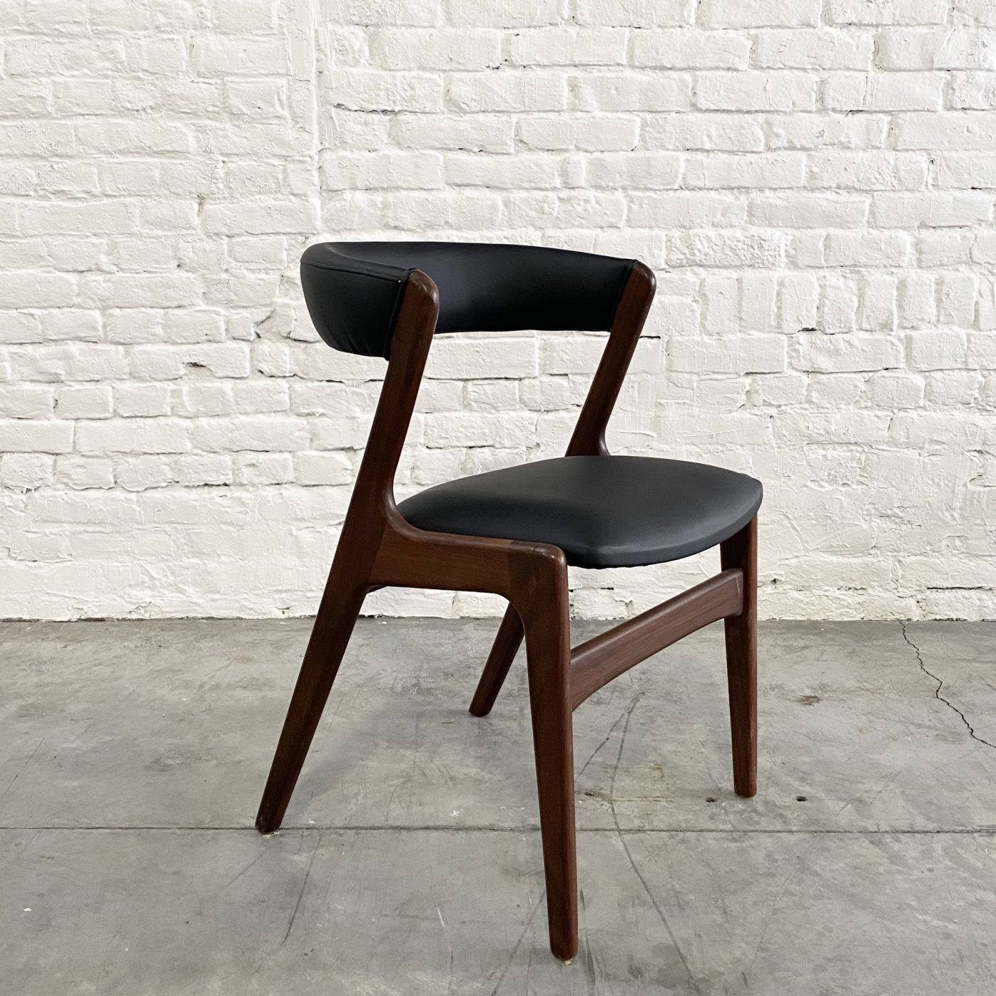 objet-vagabond-danish-chairs0001