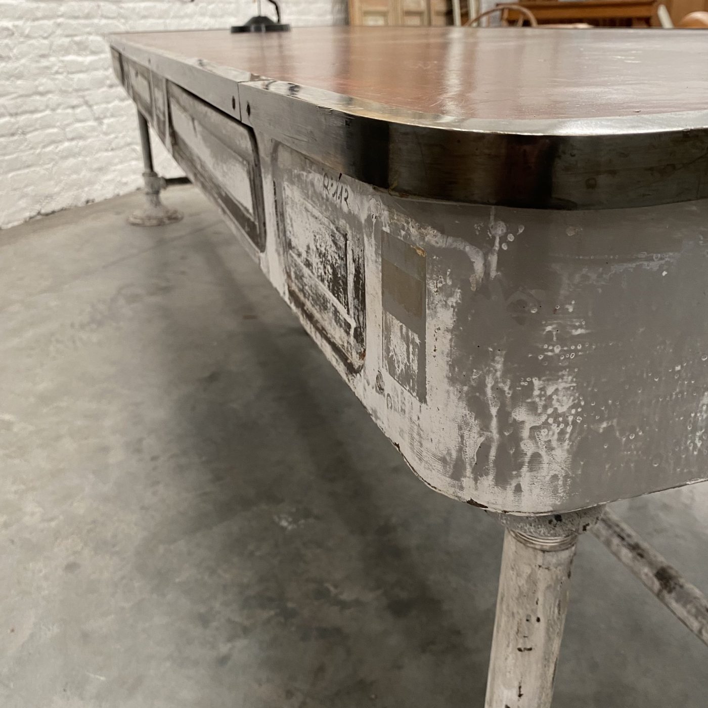 objet-vagabond-industrial-table0004