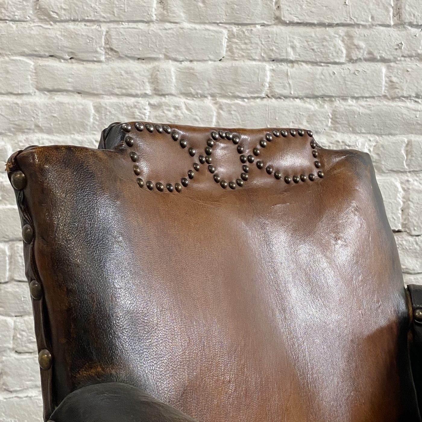 objet-vagabond-leather-armchair0001